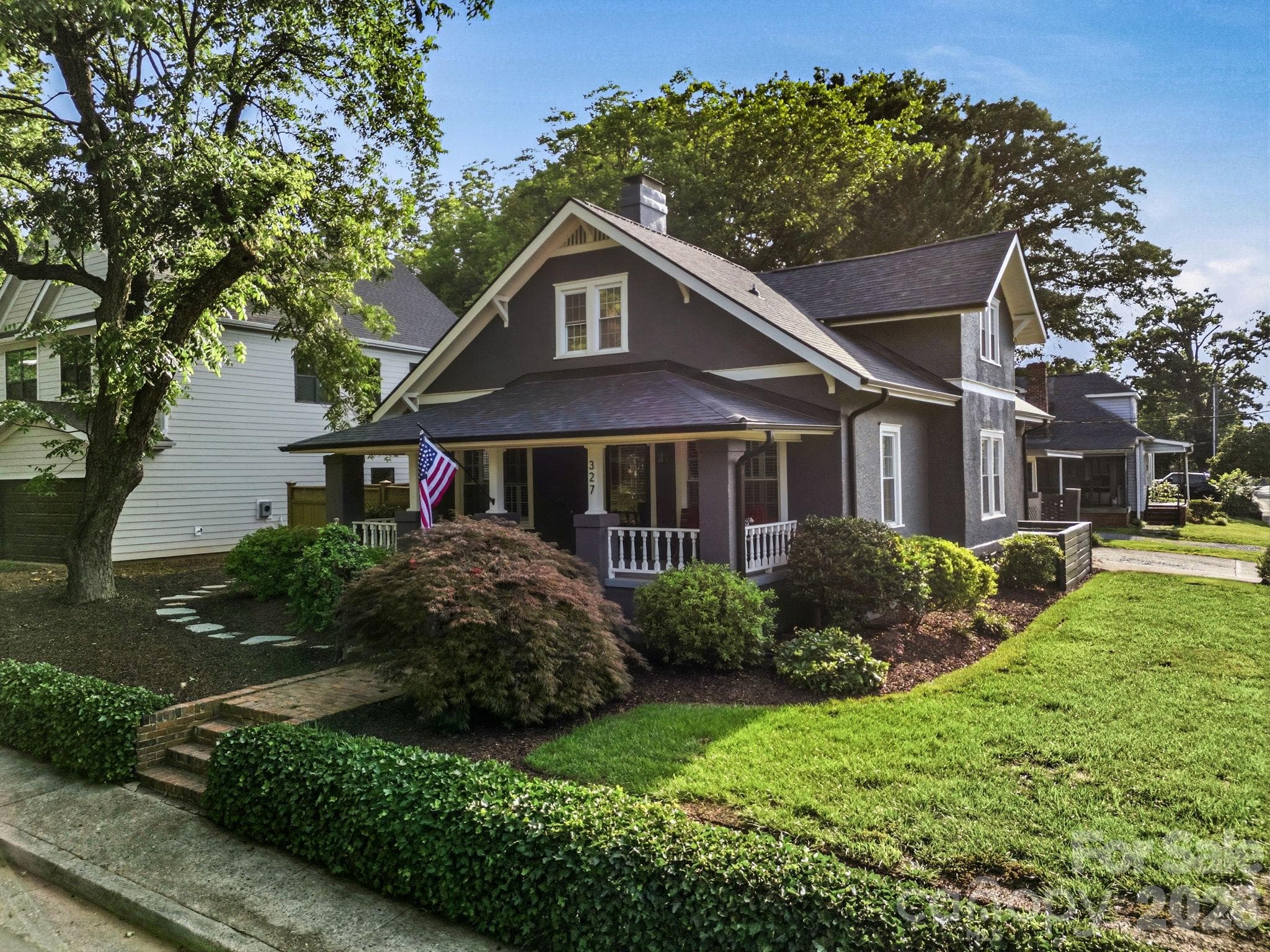 Beautiful Curb Appeal - Charlotte