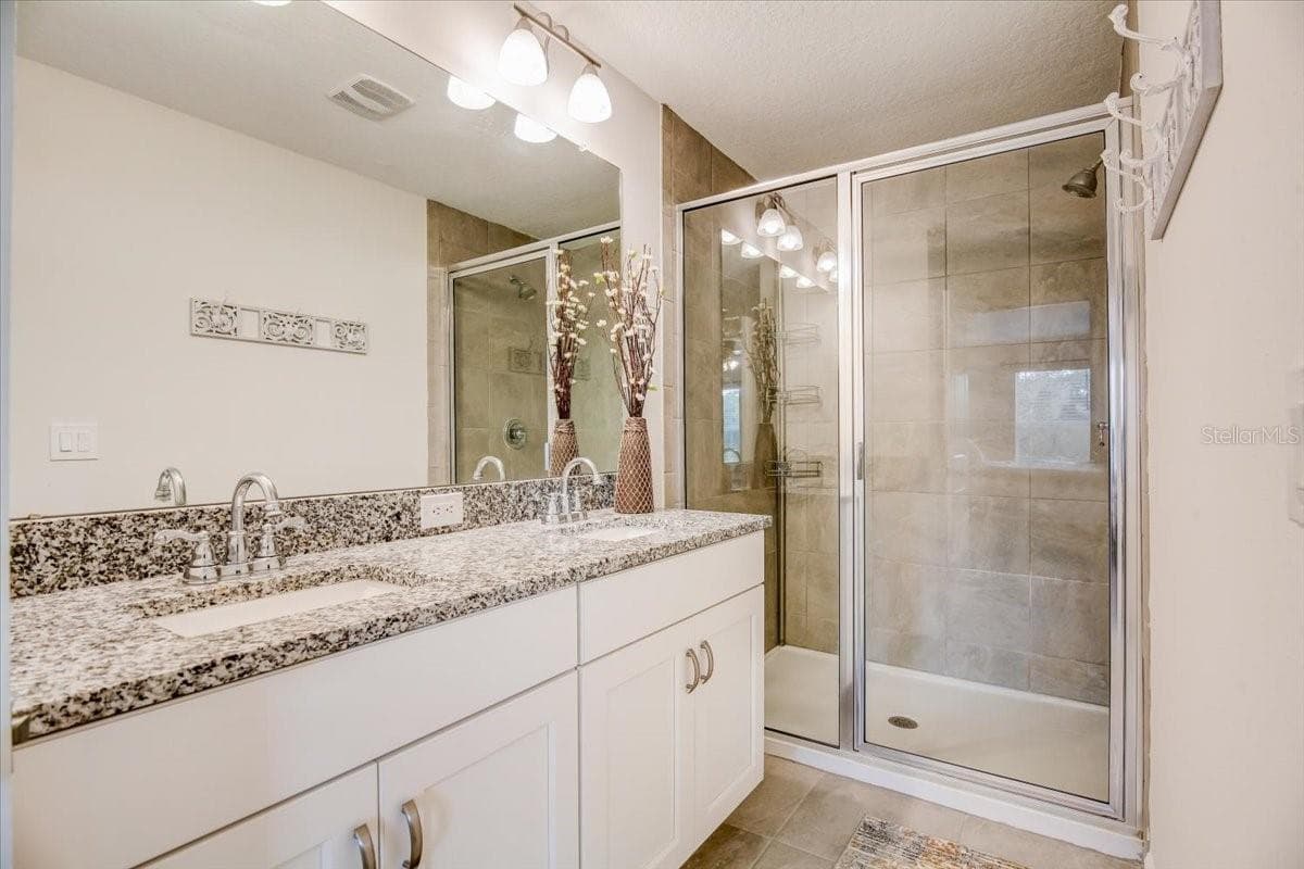 Primary Bathroom with dual sinks - 10916 QUICKWATER CT, RIVERVIEW