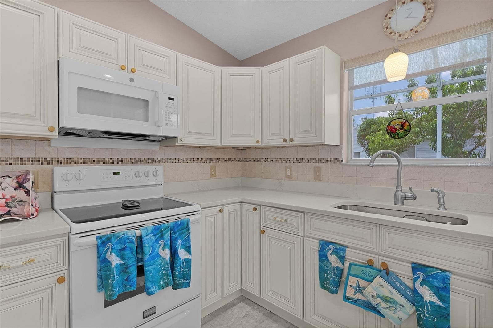 Single Family Residence at 1317 CARVELLO DR, THE VILLAGES, photo 15 of 47