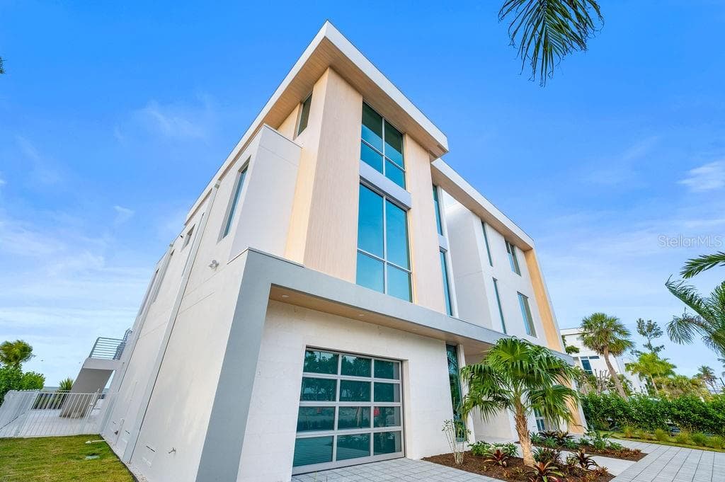 Designed by DSDG Architects, built by Seaward Homes - 6489 GULFSIDE RD, LONGBOAT KEY