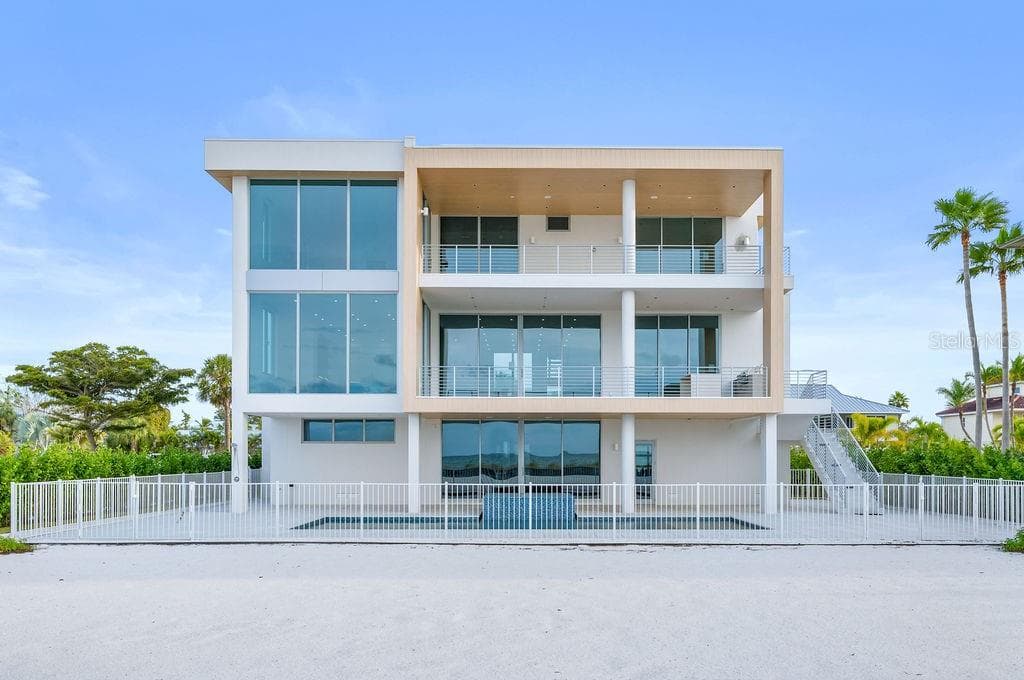 Designed by DSDG Architects, built by Seaward Homes - 6489 GULFSIDE RD, LONGBOAT KEY