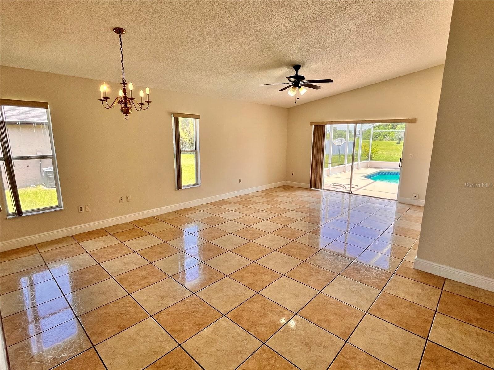 Single Family Residence at 13534 TEXAS WOODS CIR, ORLANDO, photo 2 of 12