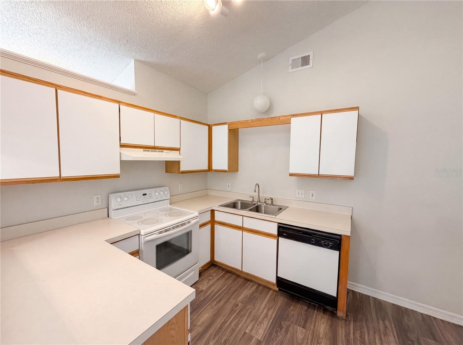 Virtually Staged - 114 PAMALA CT, SANFORD