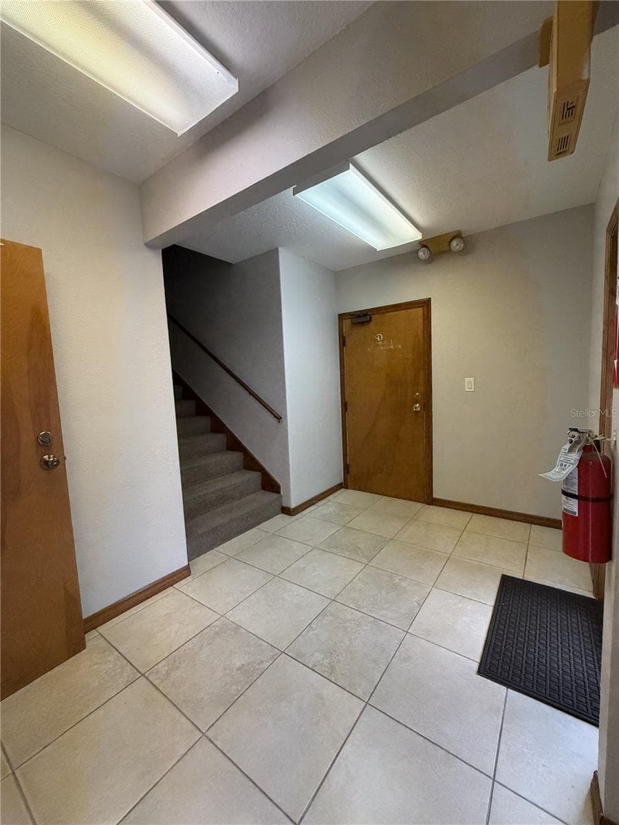 Shared building lobby - 1400 W OAK ST #C1/D2, KISSIMMEE