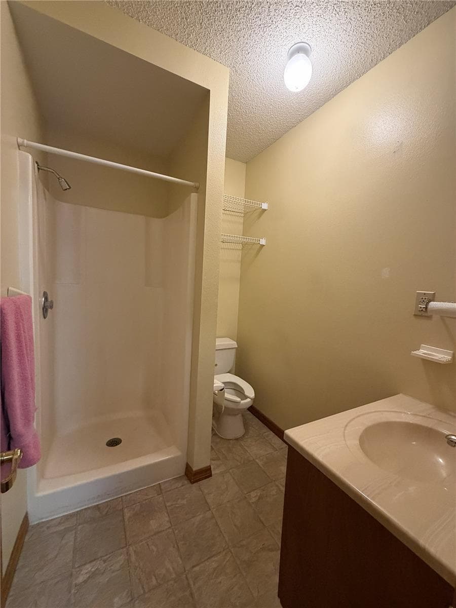Doctor's Private Shower - 1400 W OAK ST #C1/D2, KISSIMMEE