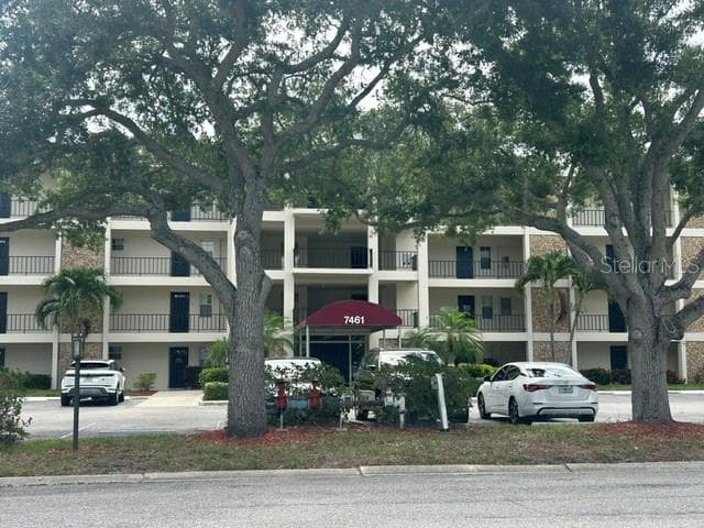 7461 W COUNTRY CLUB DR N #402