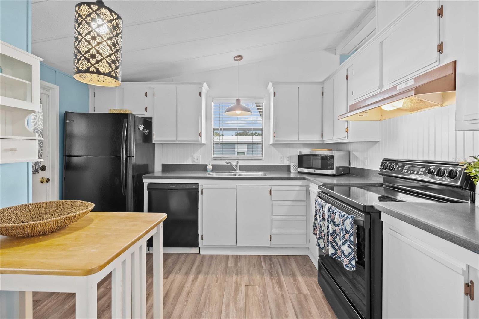 Manufactured Home at 36428 MALIBU WAY, ZEPHYRHILLS, photo 6 of 47