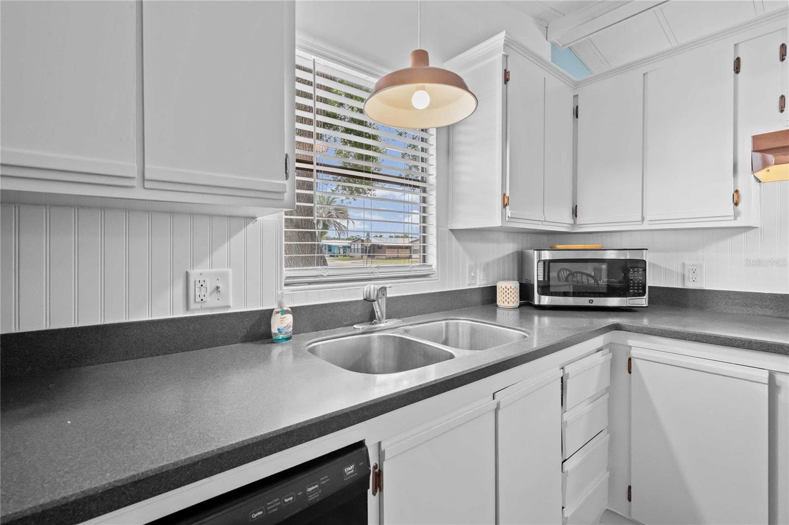 Corian counter tops. - 36428 MALIBU WAY, ZEPHYRHILLS