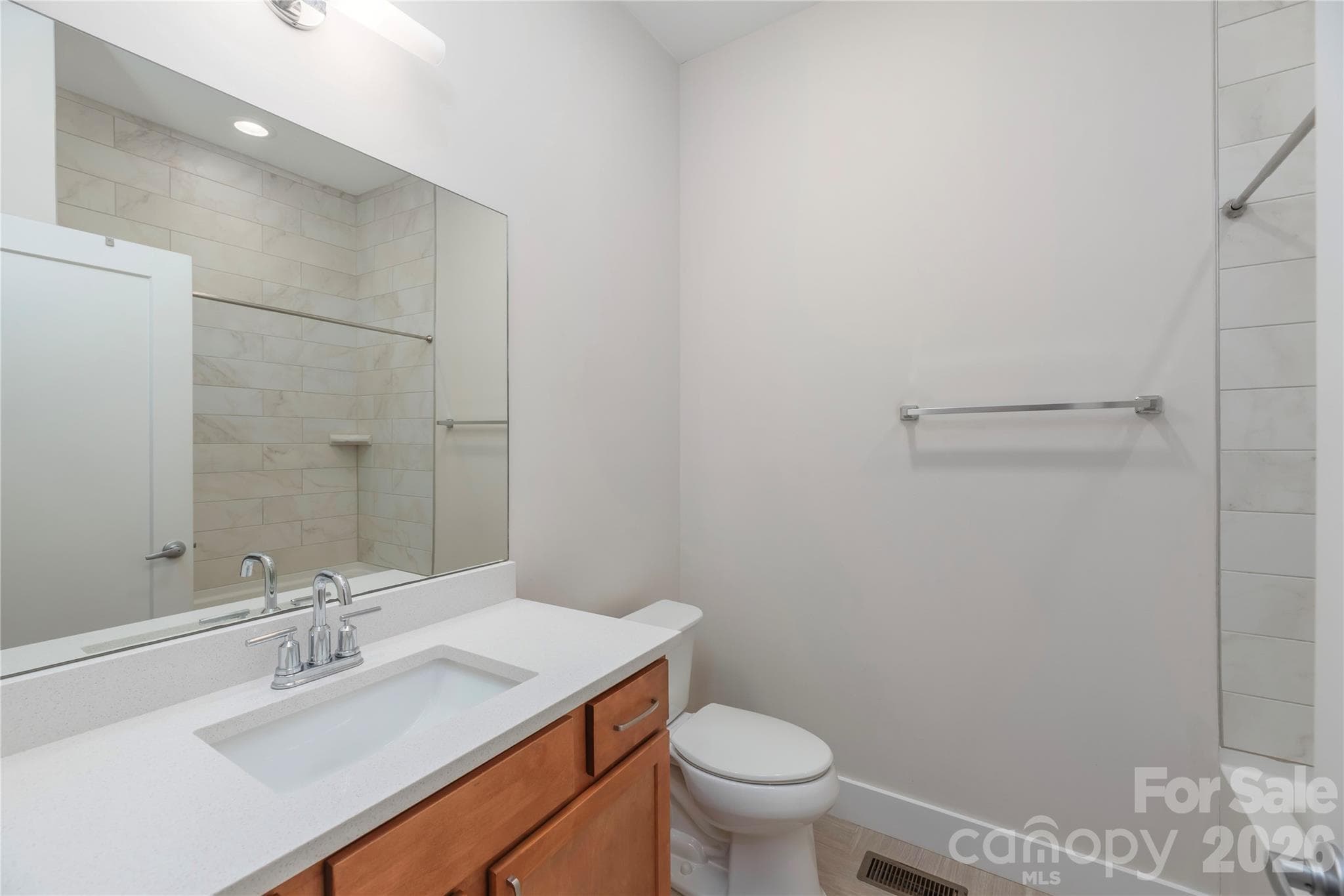 Full Bathroom #2. - 39 Hubbard Avenue, Asheville