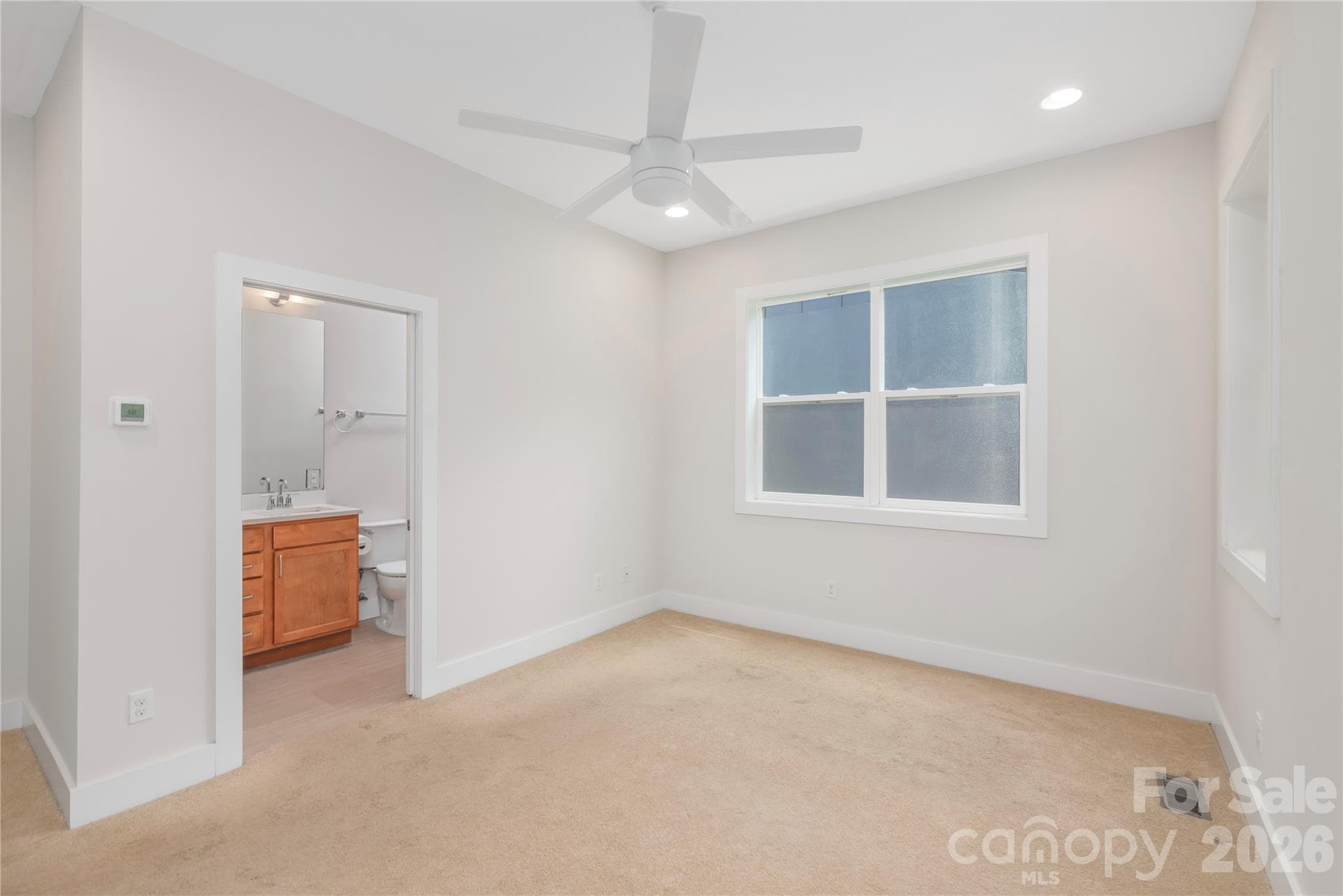 Primary Bedroom en suite. - 39 Hubbard Avenue, Asheville