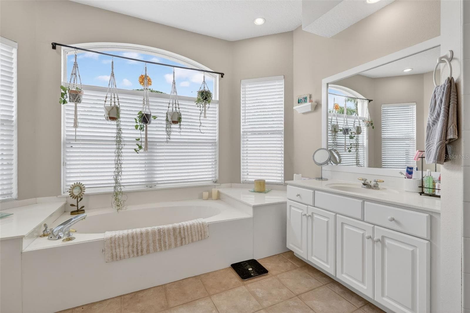 Single Family Residence at 4552 LAKE CALABAY DR, ORLANDO, photo 38 of 82