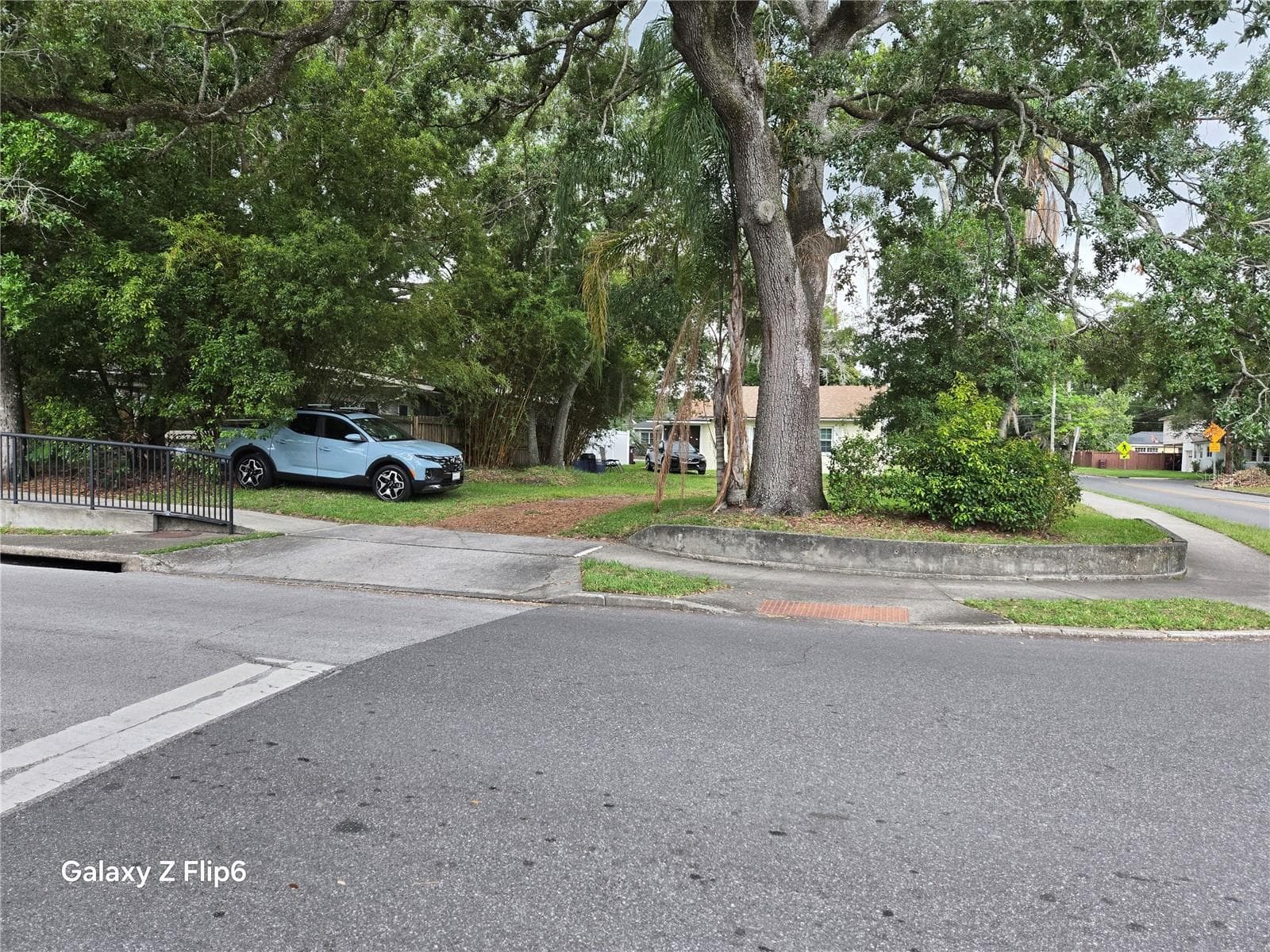 HELEN AVE