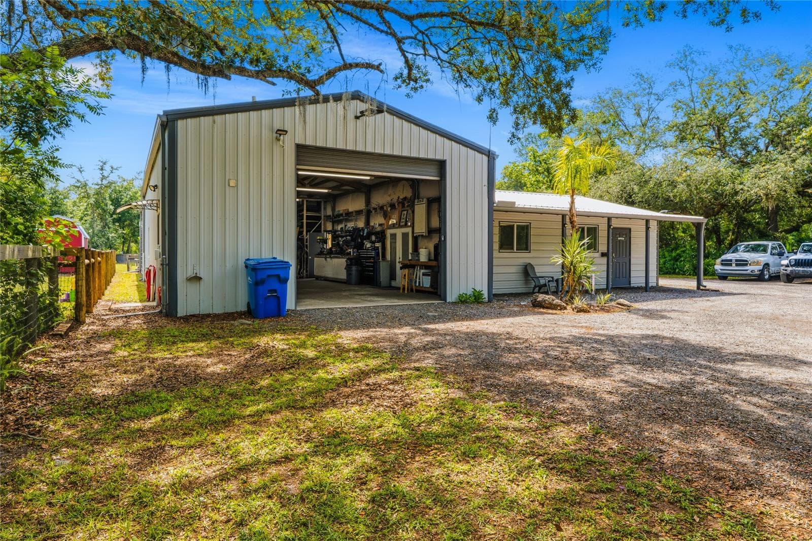 RV Storage Building - 135 LINDA SUE DR, LAKE HELEN