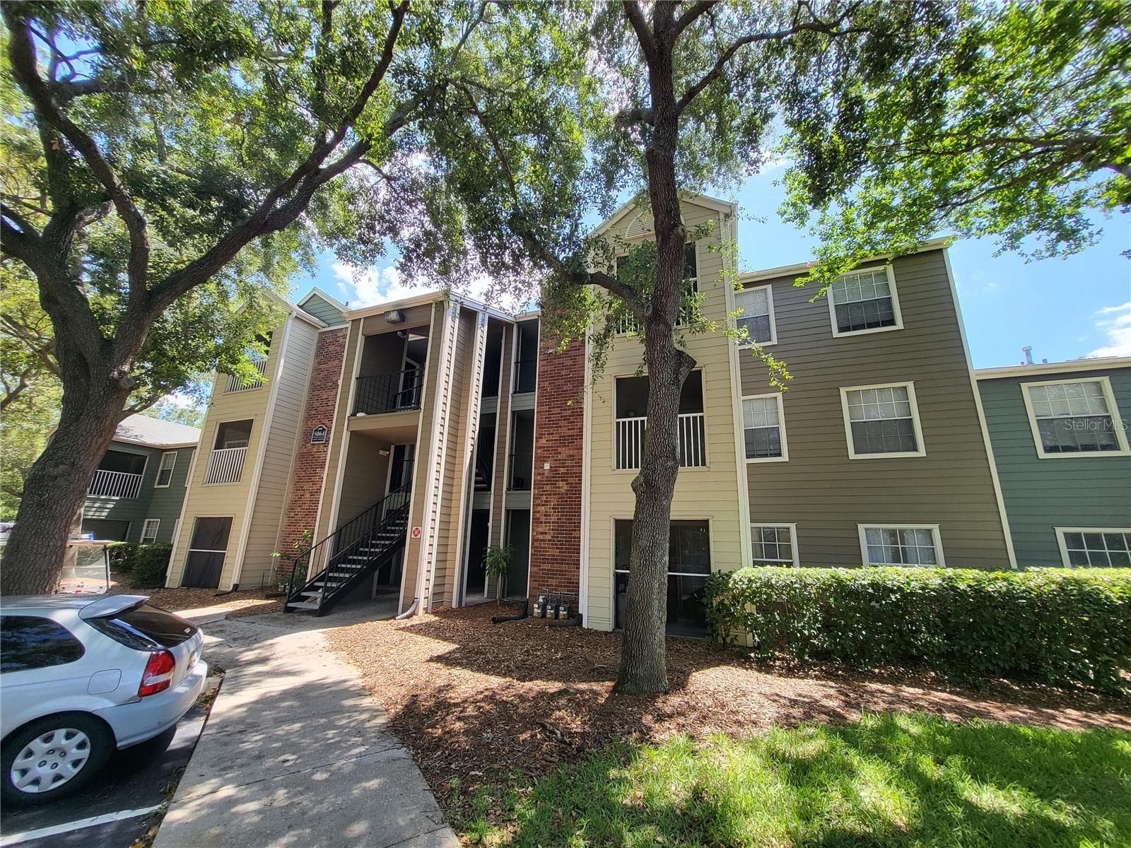 BELMONT/PK CENTRAL CONDO