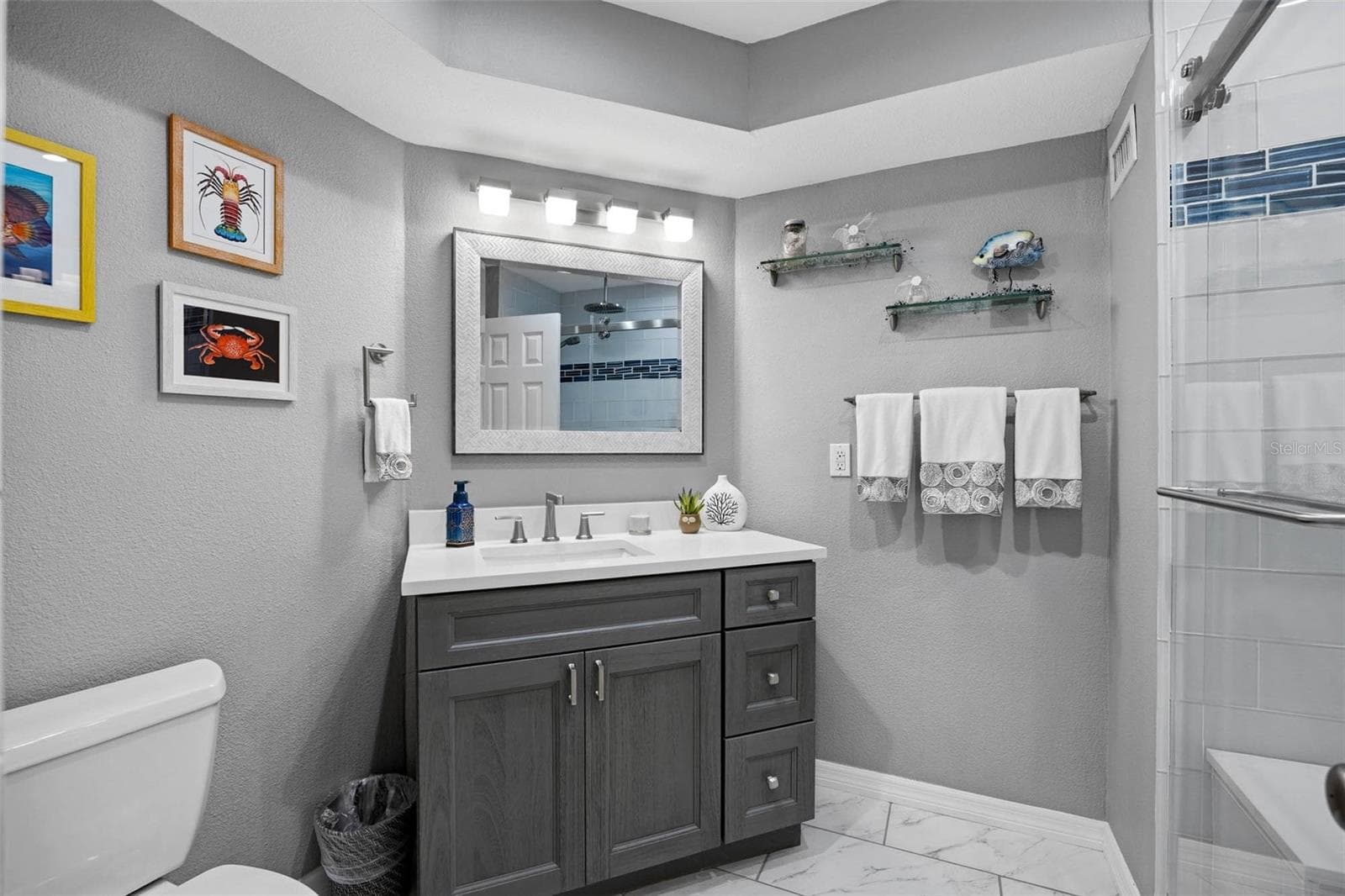 Beautifully updated Full bathroom on main floor for guest use - 2395 HANOVER DR, DUNEDIN