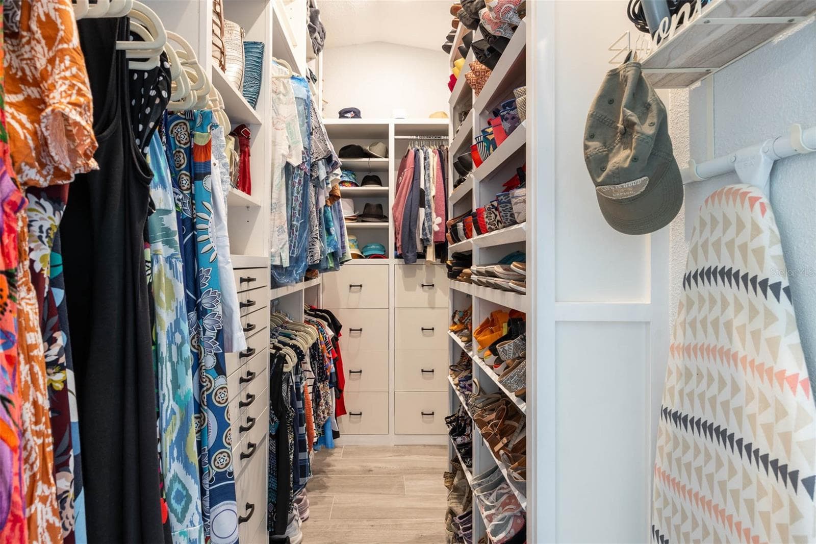 Primary Suite Closet.   Custom closet organizer runs floor to ceiling to maximize storage options. - 2395 HANOVER DR, DUNEDIN