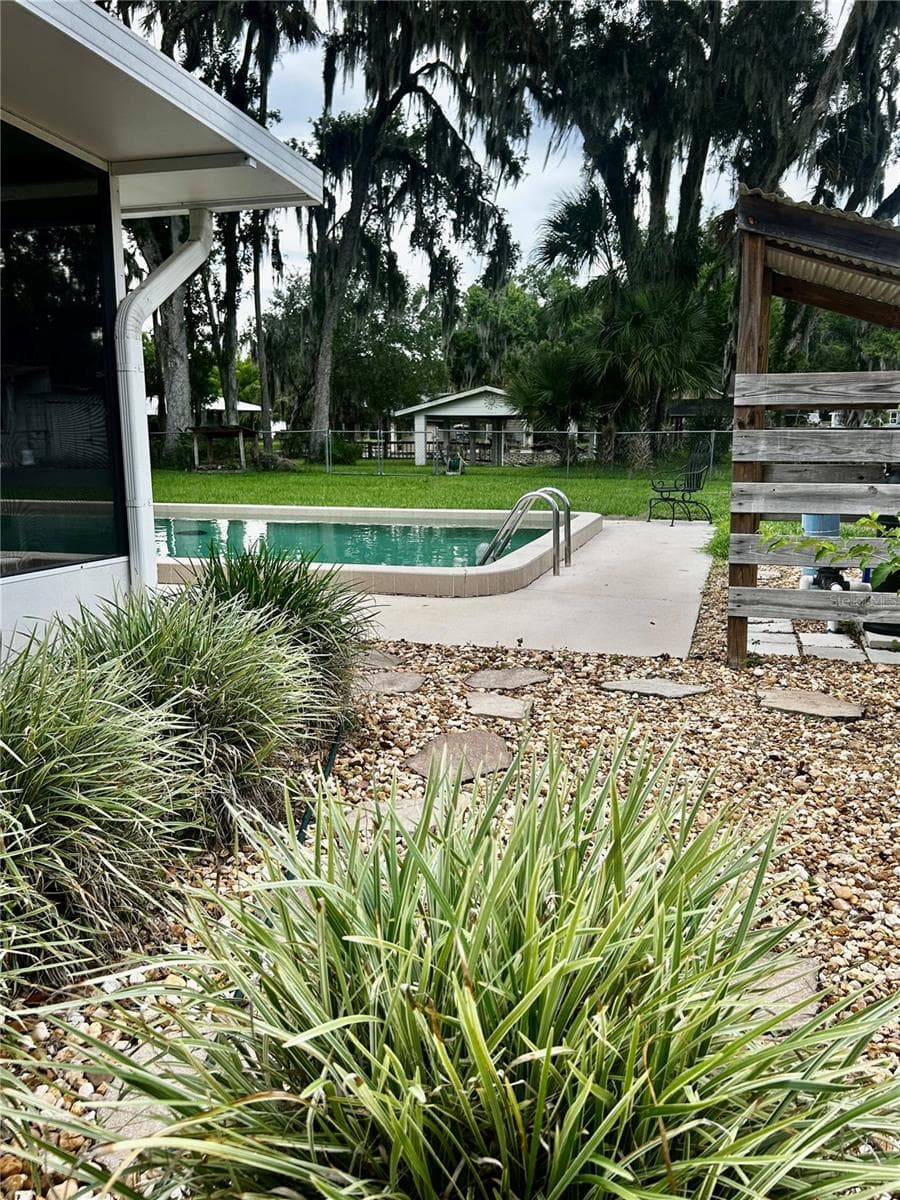 plenty of outdoor garden area - 2950 N SHELL RD, DELAND