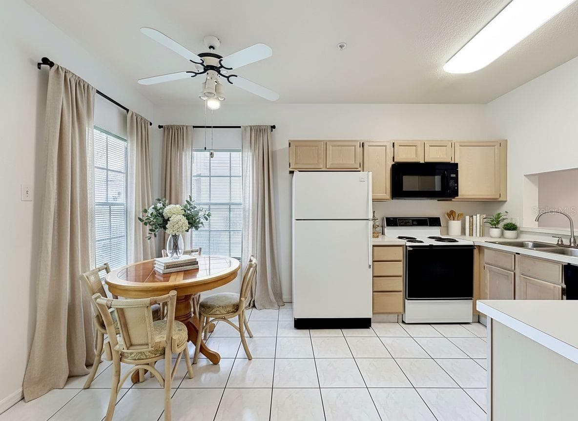 Dinette and kitchen - 3022 COTTAGE GROVE CT #1807, ORLANDO