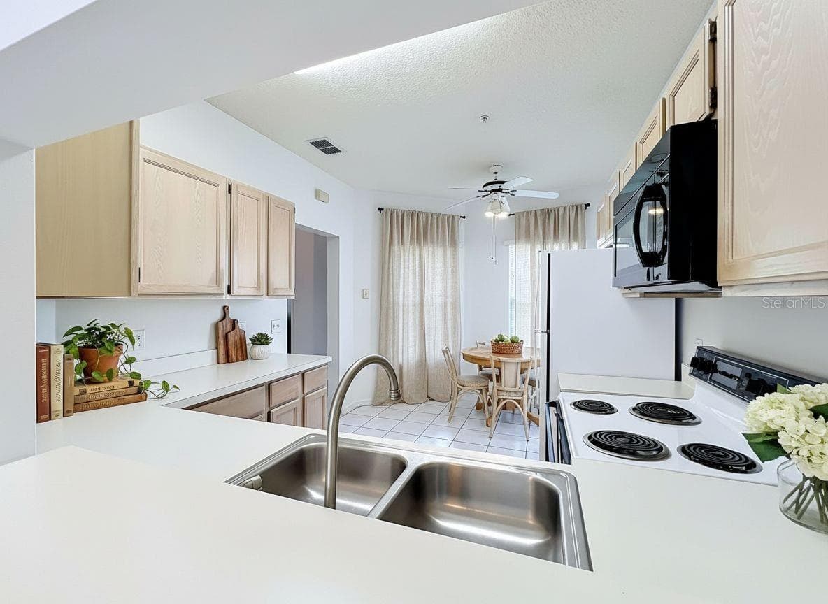 Condominium at 3022 COTTAGE GROVE CT #1807, ORLANDO, photo 14 of 44