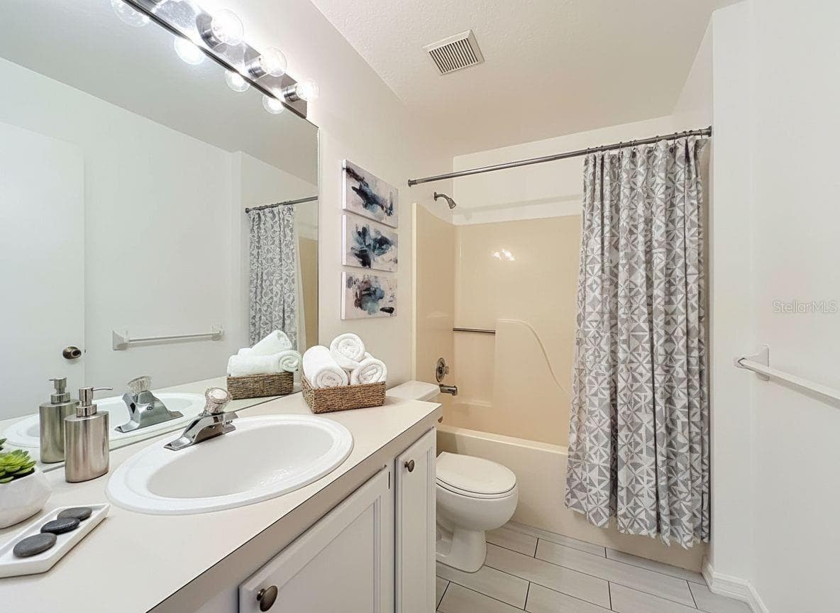Second bathroom - 3022 COTTAGE GROVE CT #1807, ORLANDO