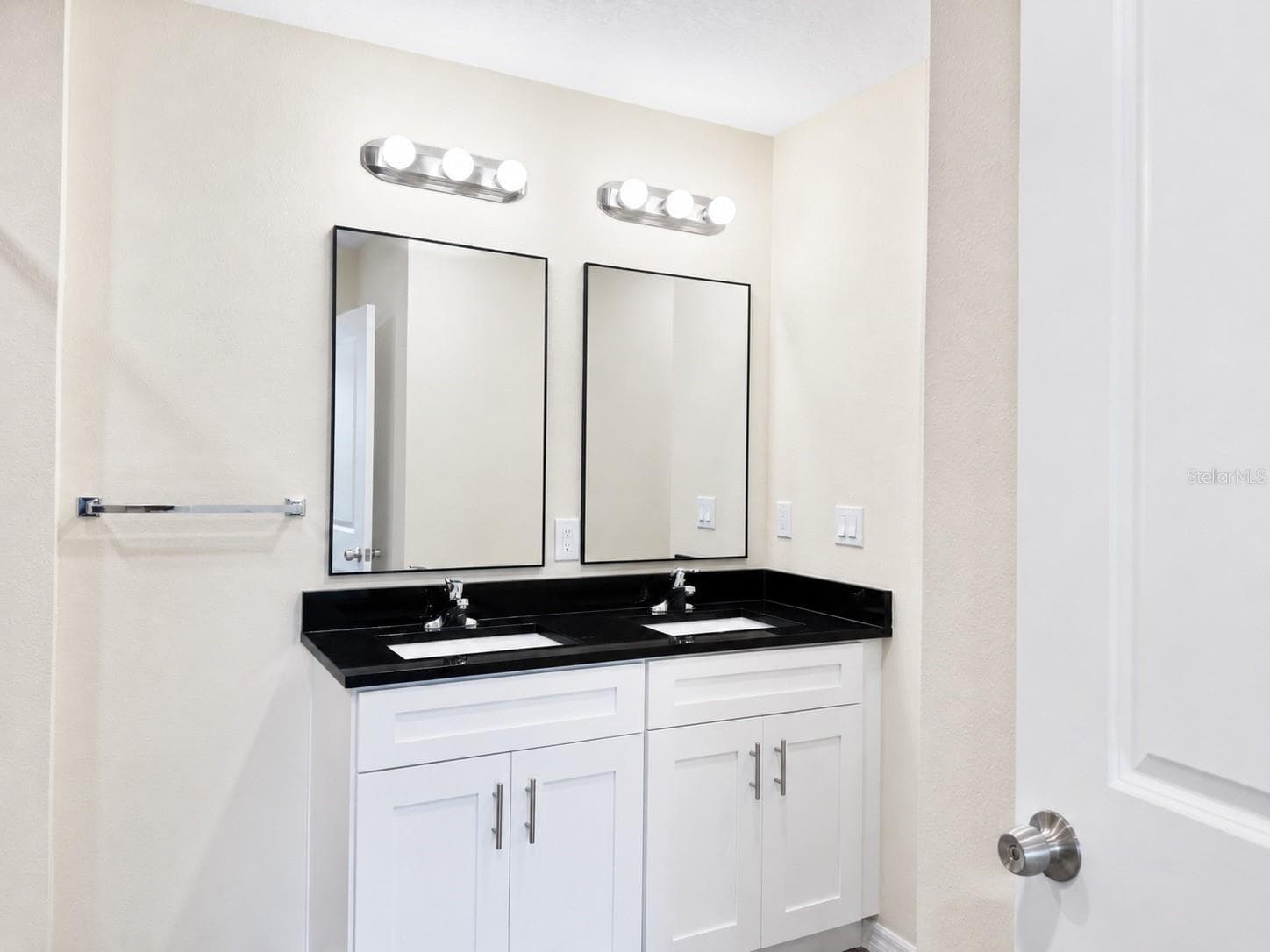 Townhouse at 4349 CAMBIO GARDENS CT, TAMPA, photo 17 of 31