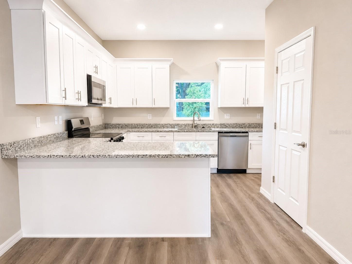Single Family Residence at 5028 FINDERS CT, TAMPA, photo 4 of 26