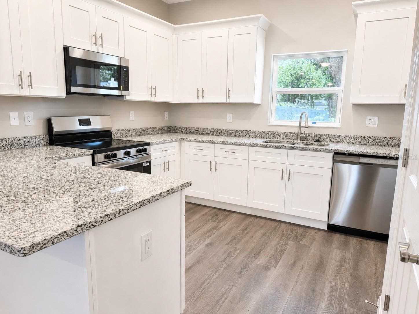 Single Family Residence at 5028 FINDERS CT, TAMPA, photo 7 of 26