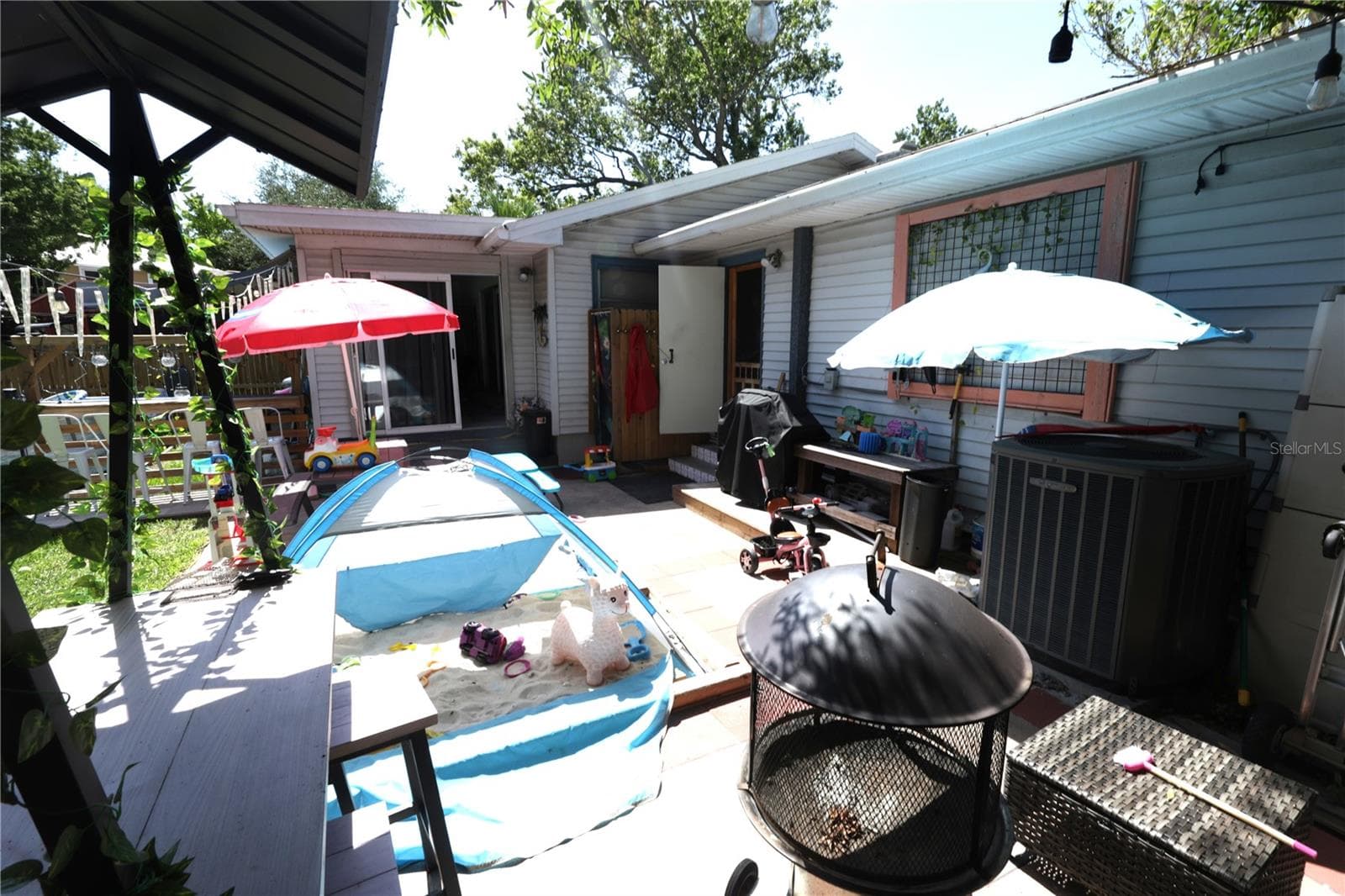 Single Family Residence at 915 DEMPSEY ST, CLEARWATER, photo 5 of 28