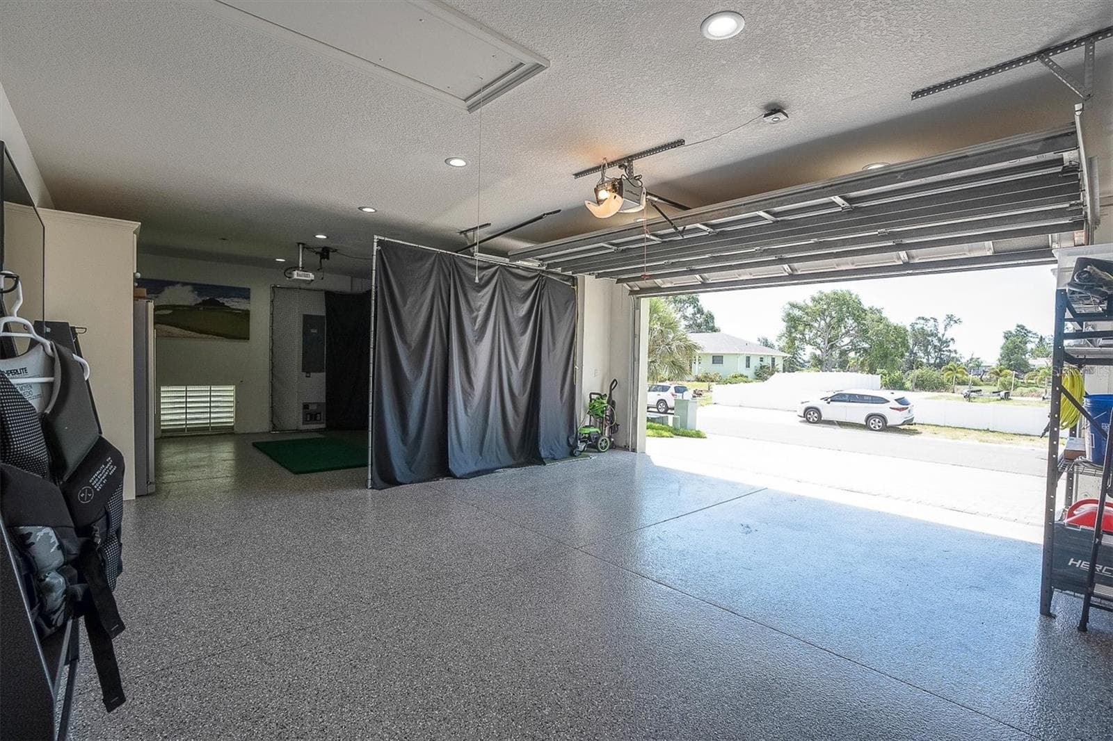 Garage - 811 BIRDIE WAY, APOLLO BEACH