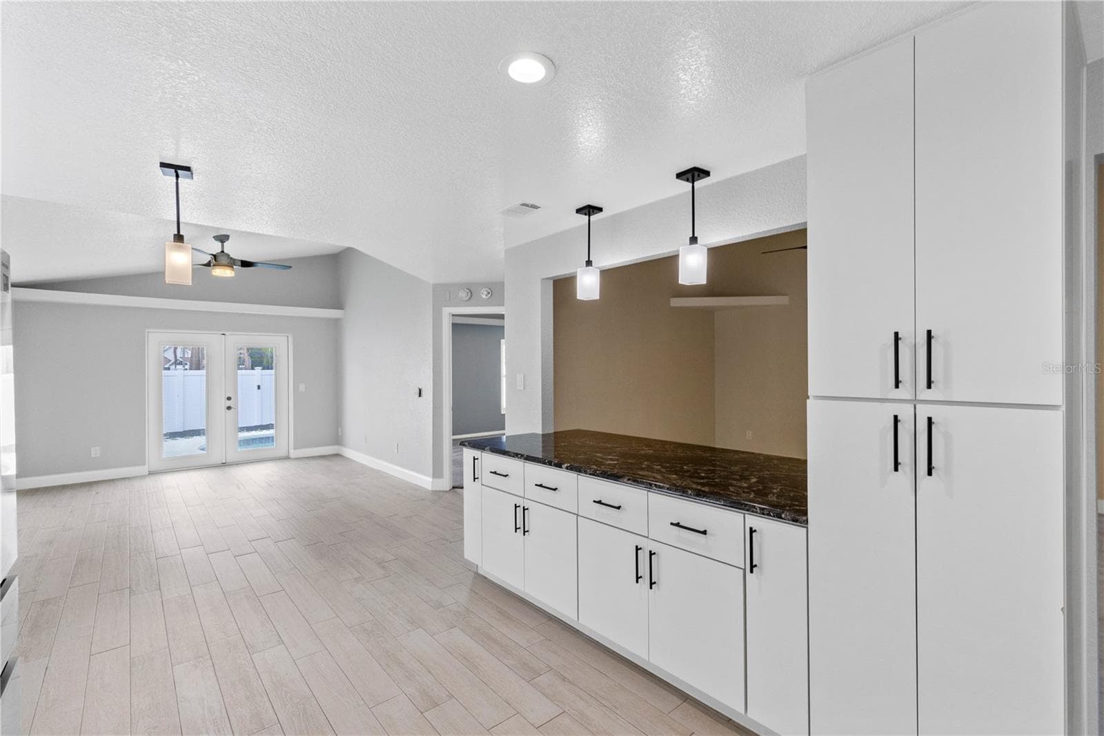 Kitchen and dining area - 10057 SANDBAR ST, ORLANDO