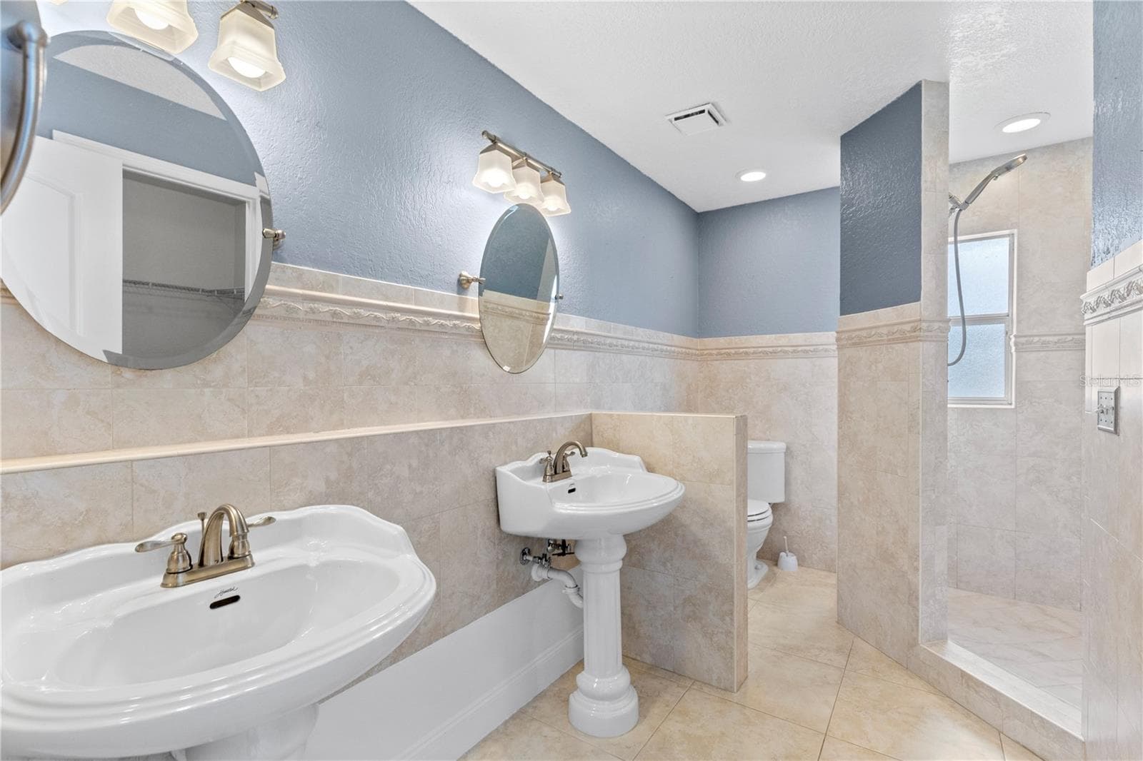 Primary bathroom - 10057 SANDBAR ST, ORLANDO