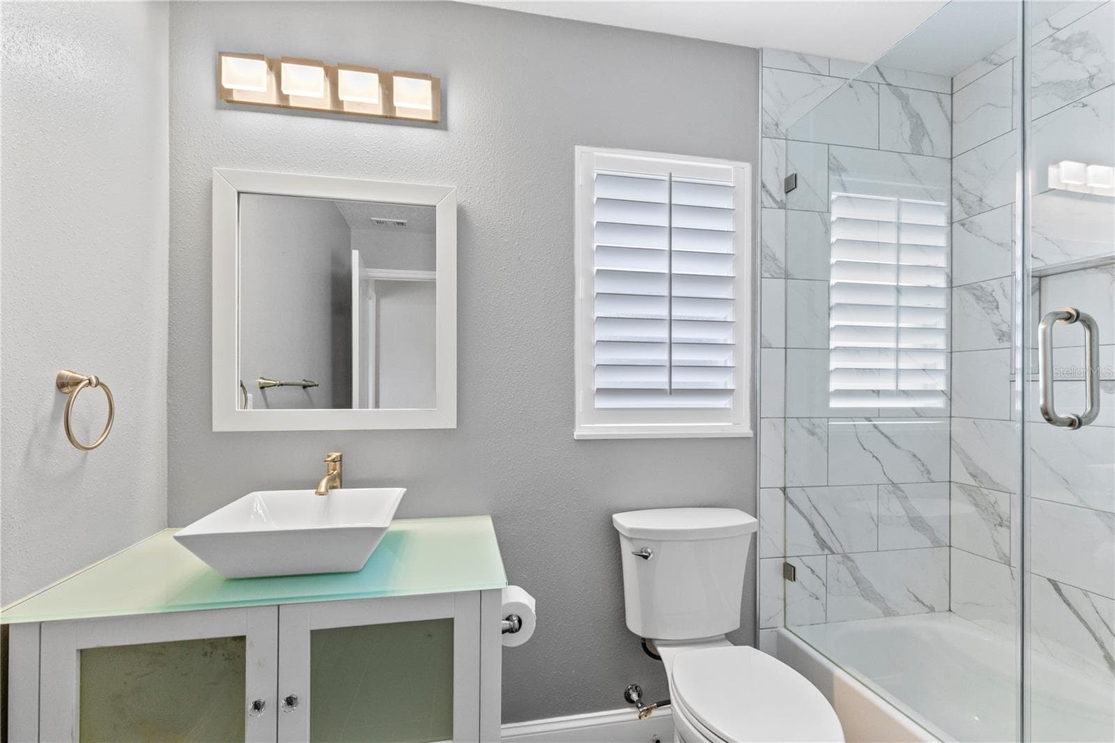 Guest bathroom - 10057 SANDBAR ST, ORLANDO