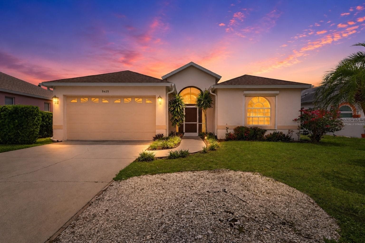 Virtually staged - 5425 MATTHEW CT, SARASOTA