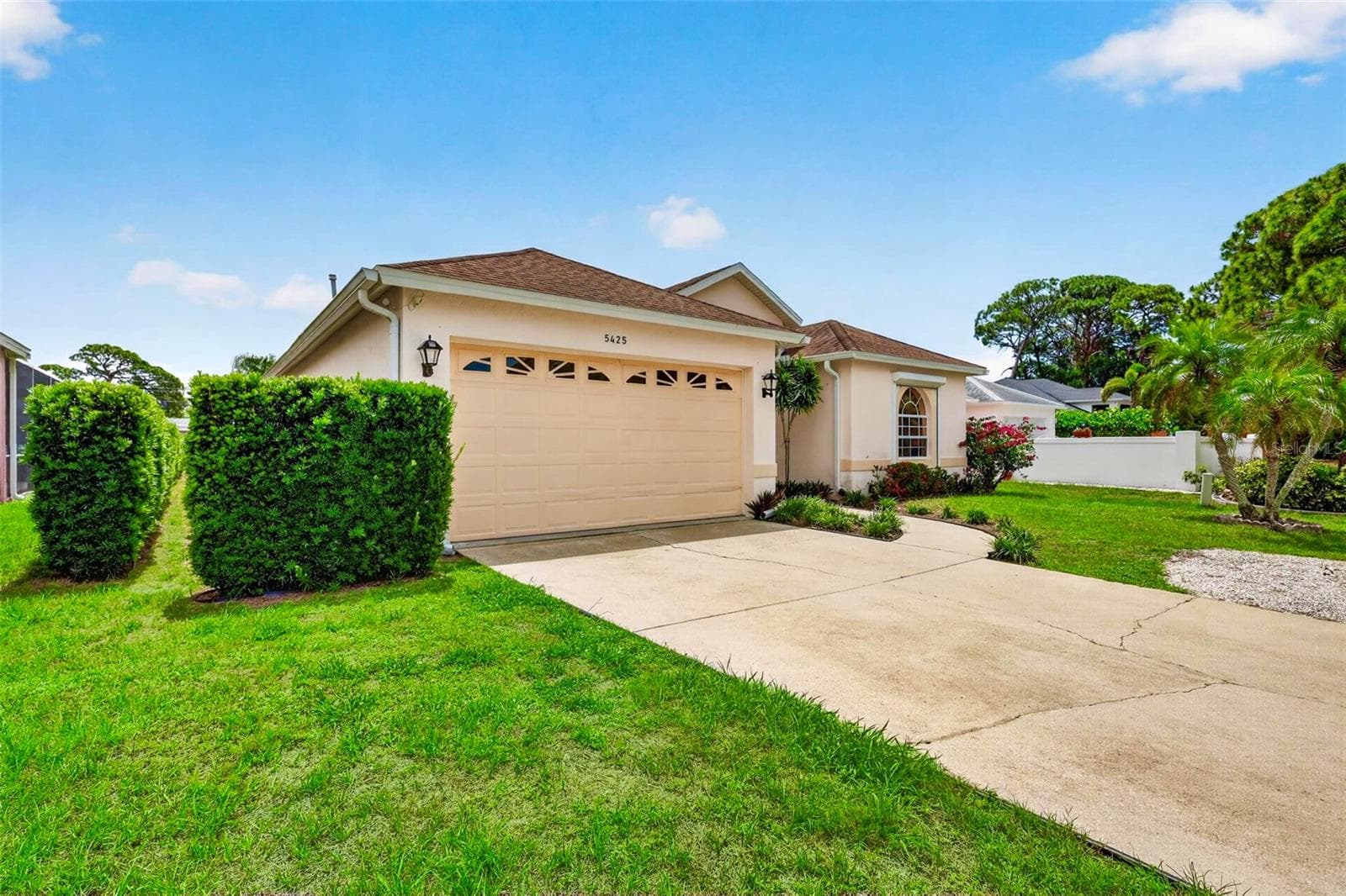 Single Family Residence at 5425 MATTHEW CT, SARASOTA, photo 11 of 83