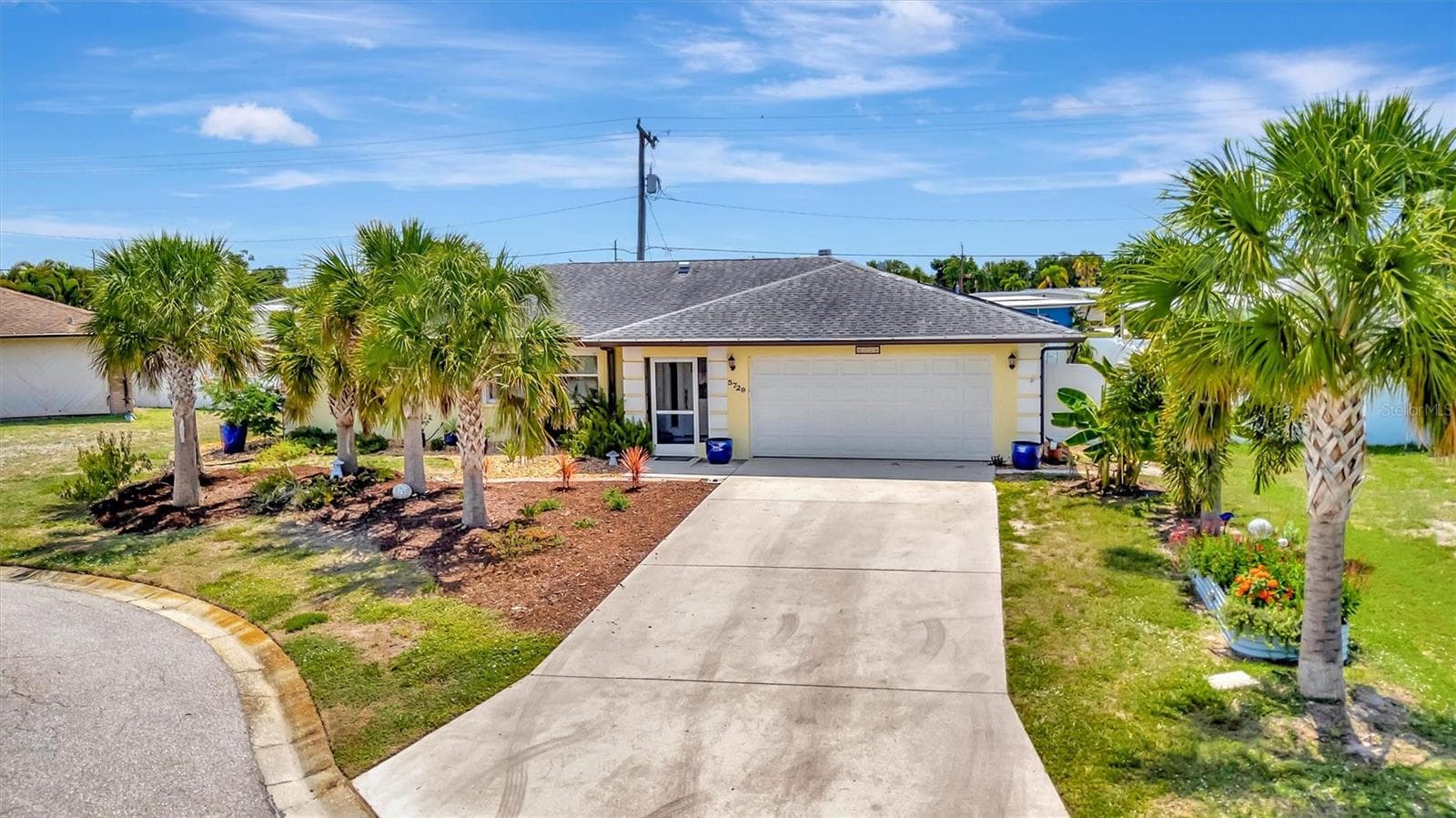 Single Family Residence at 5729 AUGUSTA CIR, SARASOTA, photo 2 of 75