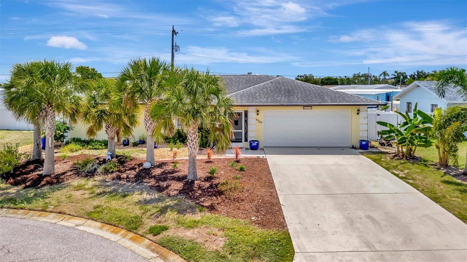 Single Family Residence at 5729 AUGUSTA CIR, SARASOTA, photo 6 of 75