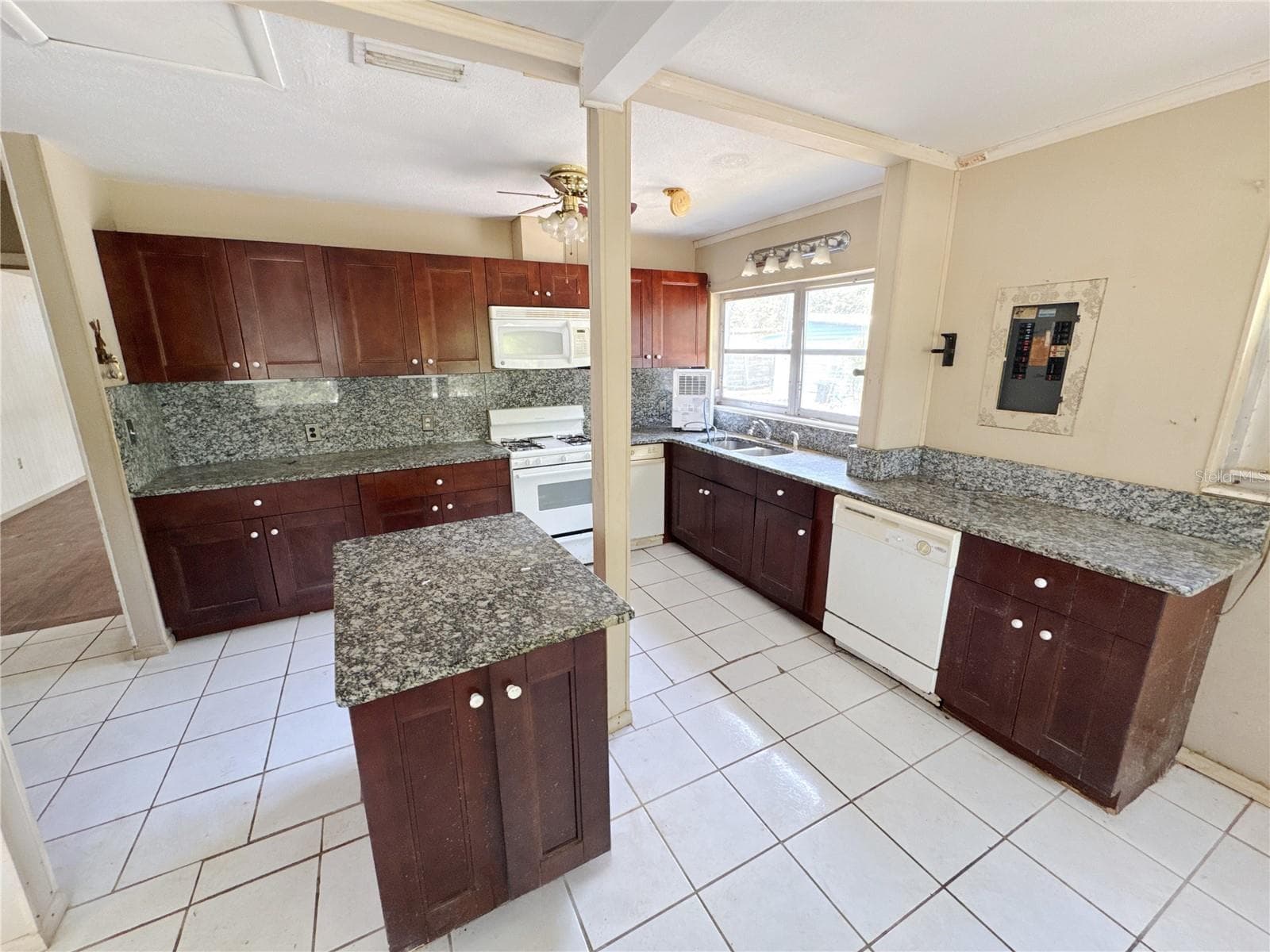 kitchen - 4103 BRAZILNUT AVE, SARASOTA
