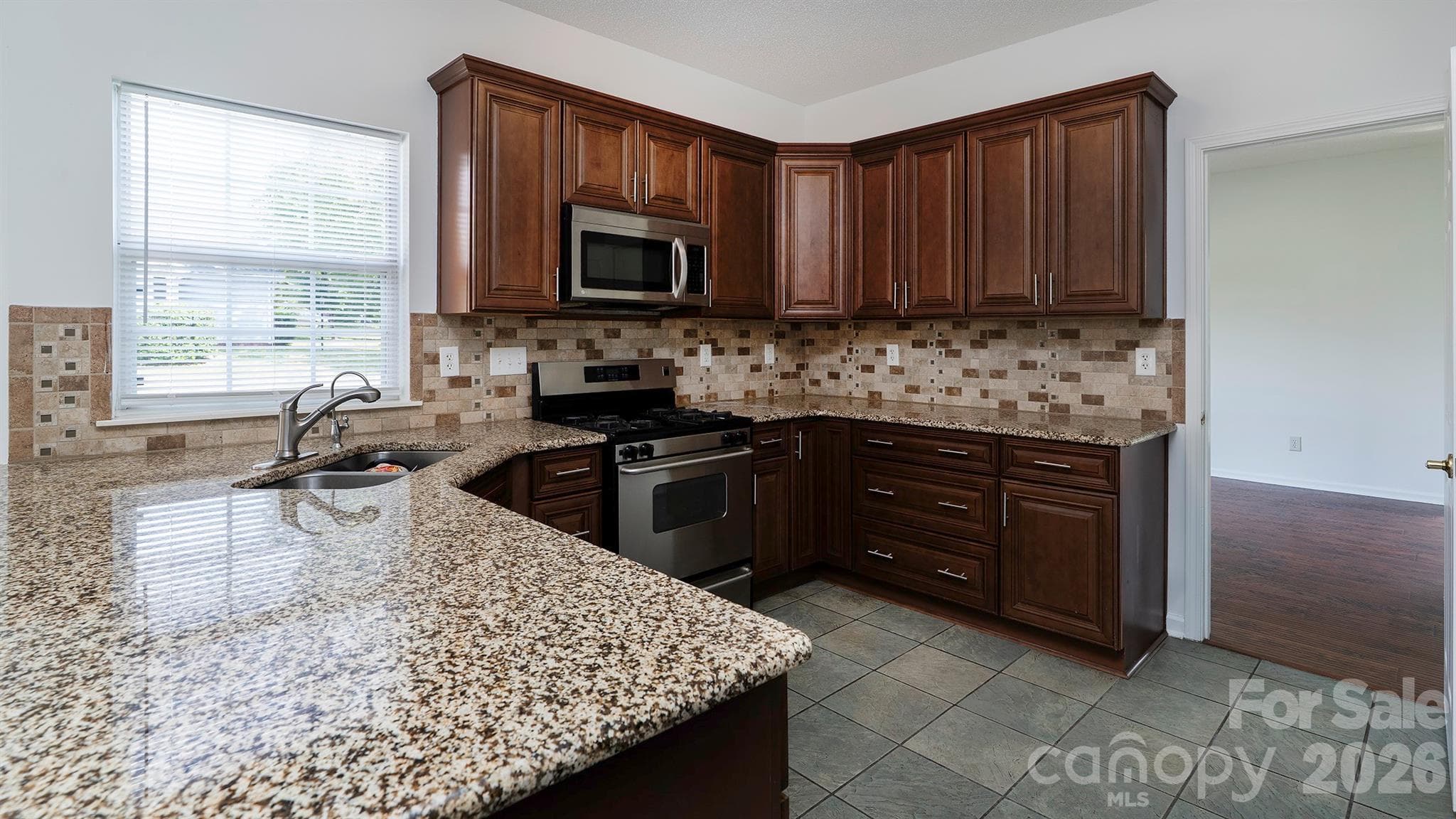 Single Family Residence at 11807 Song Sparrow Lane, Charlotte, photo 9 of 26