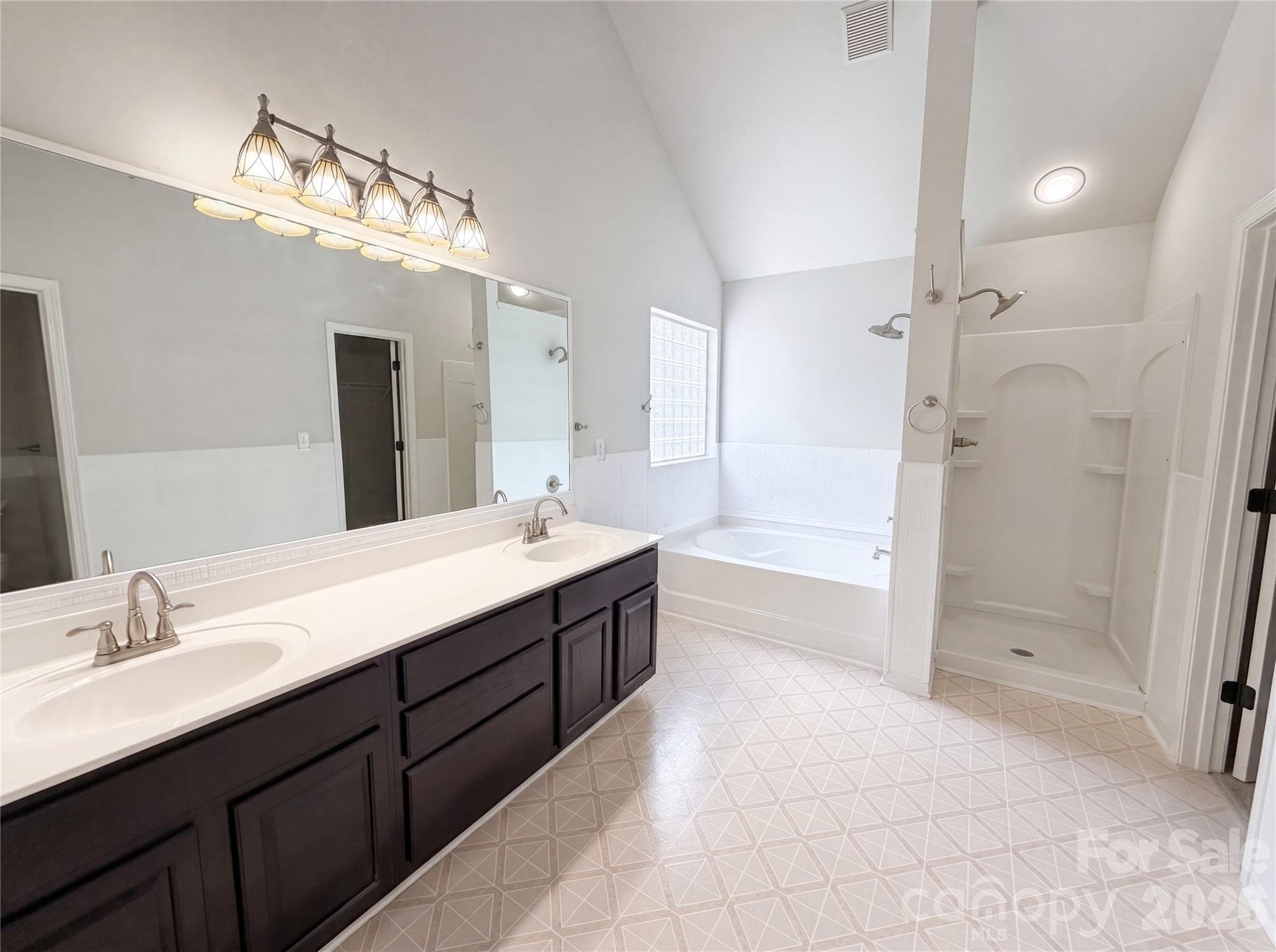 Single Family Residence at 4024 Fifendrum Lane, Charlotte, photo 13 of 21