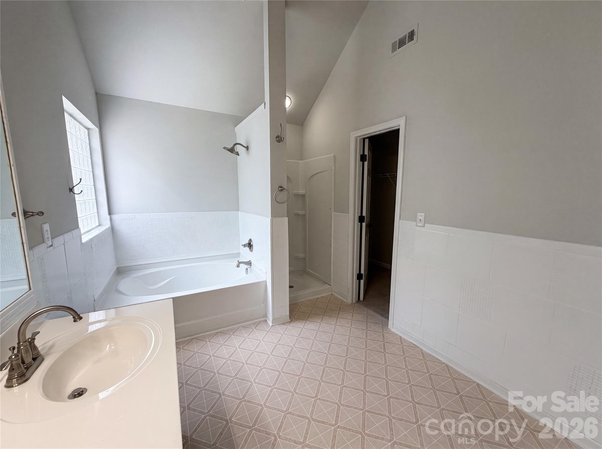 Single Family Residence at 4024 Fifendrum Lane, Charlotte, photo 14 of 21