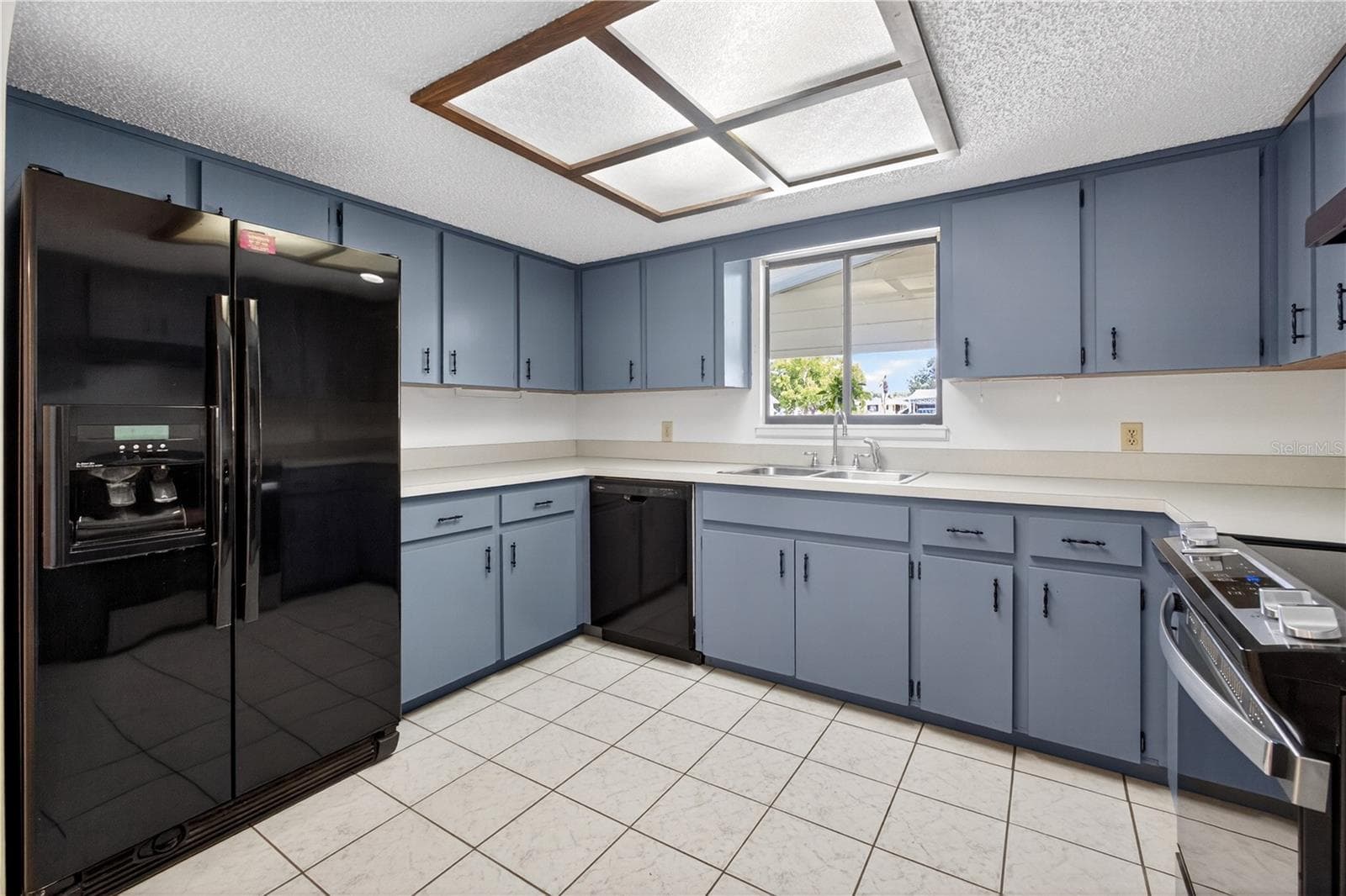 Kitchen - 8972 SW 103RD LN, OCALA