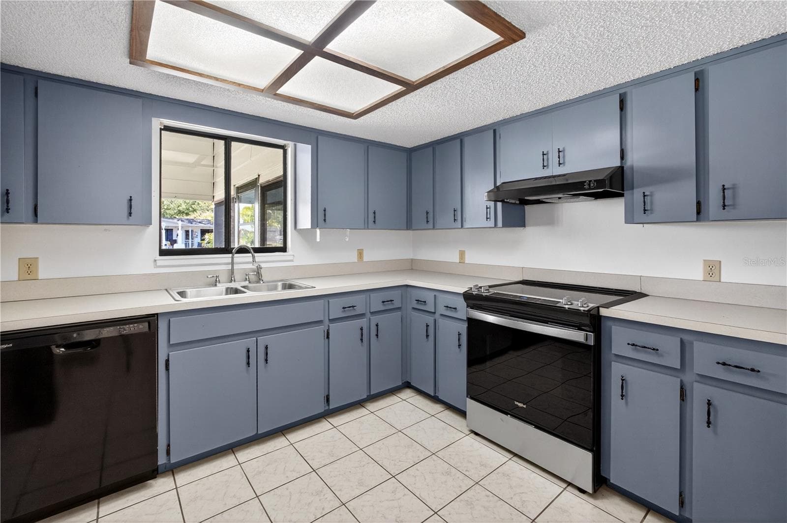Kitchen - 8972 SW 103RD LN, OCALA