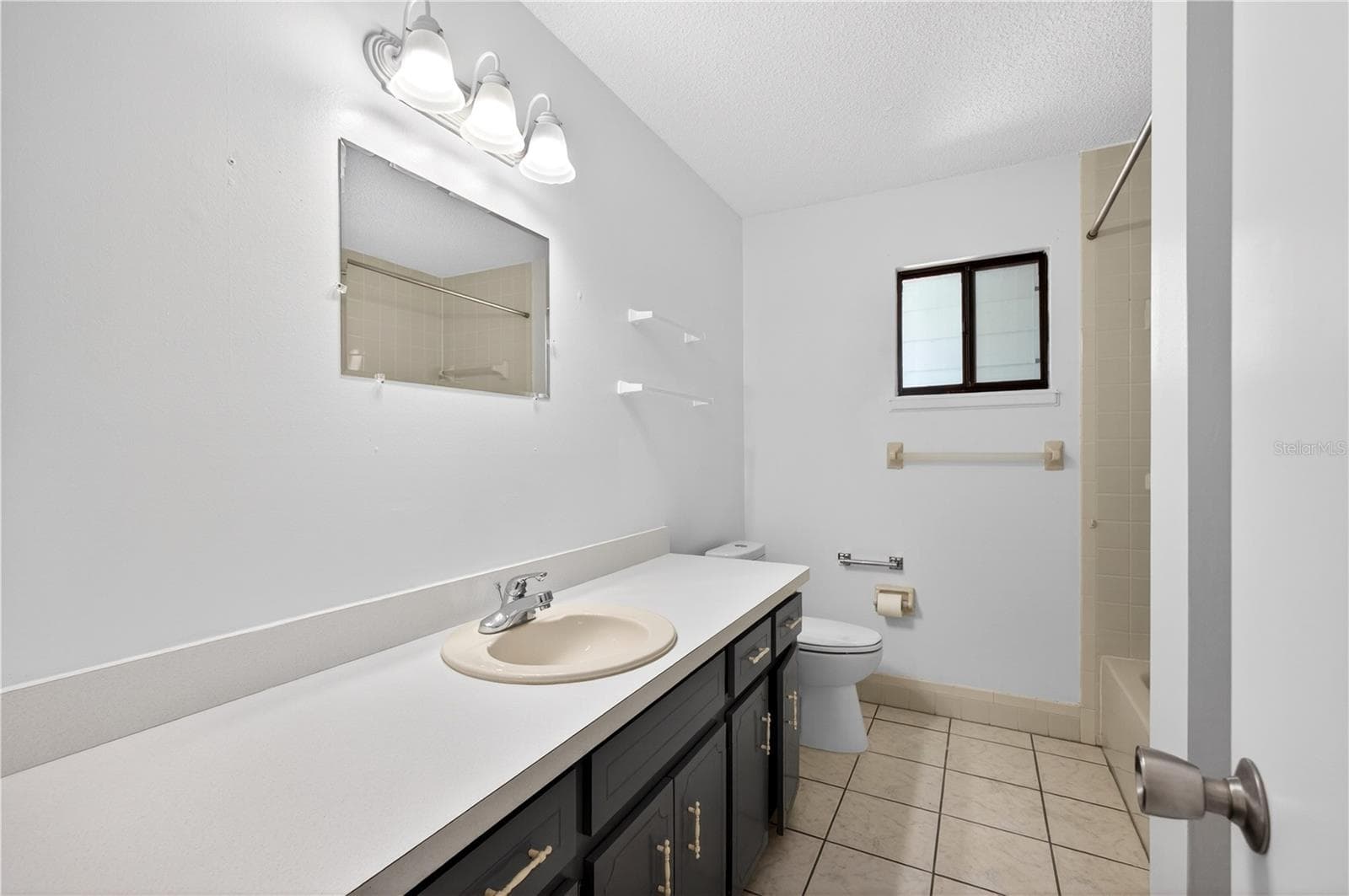 Guest Bathroom - 8972 SW 103RD LN, OCALA