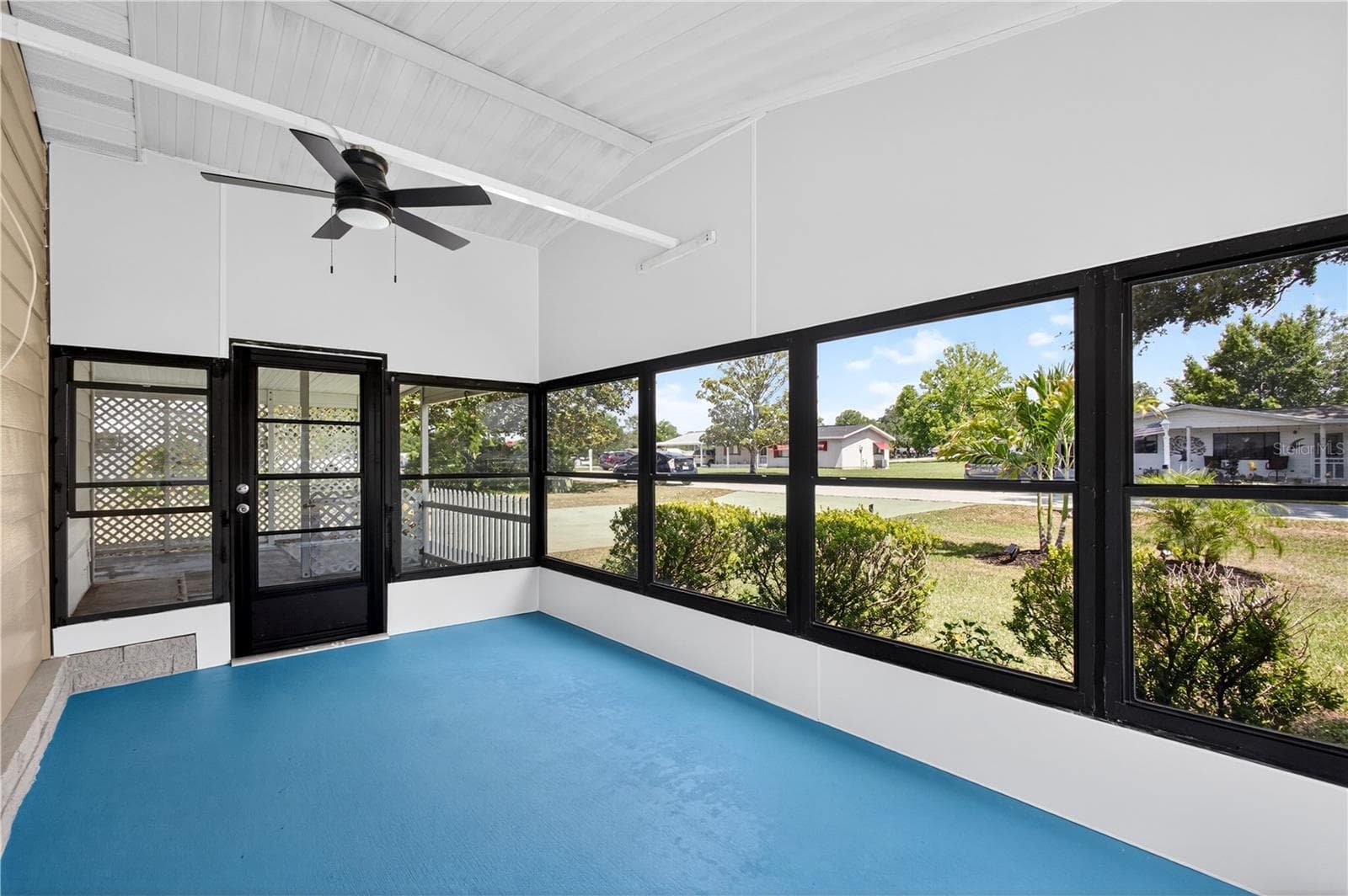 Enclosed Porch - 8972 SW 103RD LN, OCALA