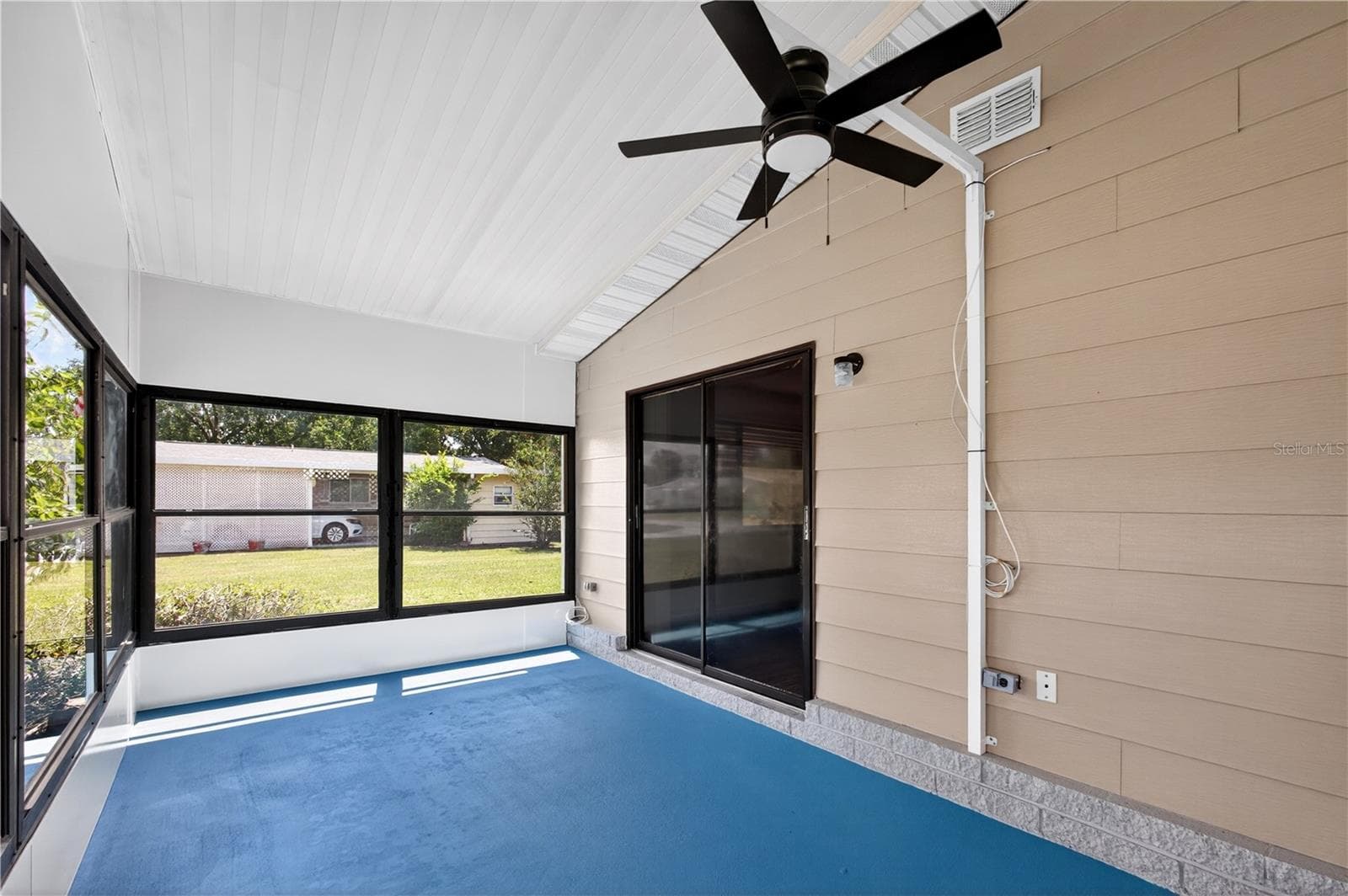 Enclosed Porch - 8972 SW 103RD LN, OCALA