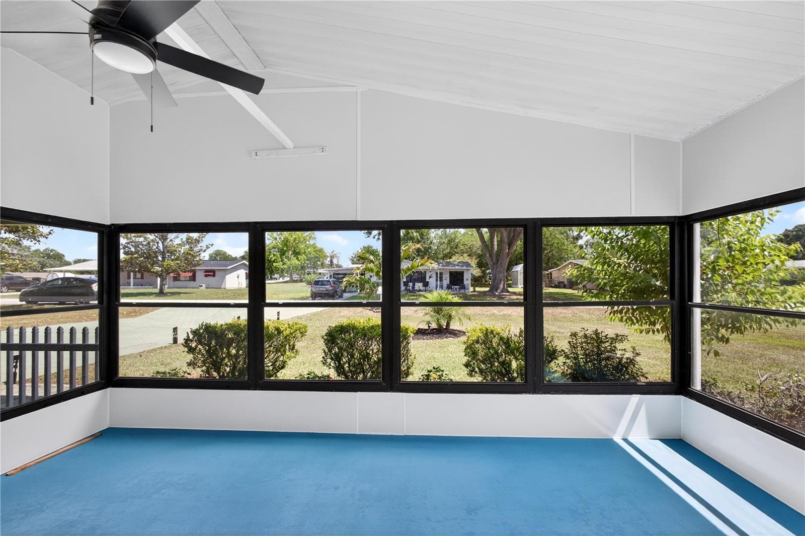 Enclosed Porch - 8972 SW 103RD LN, OCALA