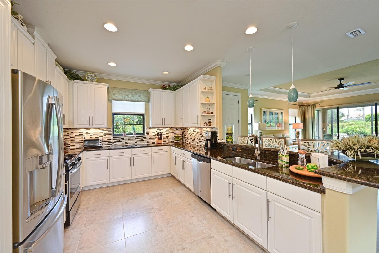 Single Family Residence at 5007 SERATA DR, BRADENTON, photo 10 of 62