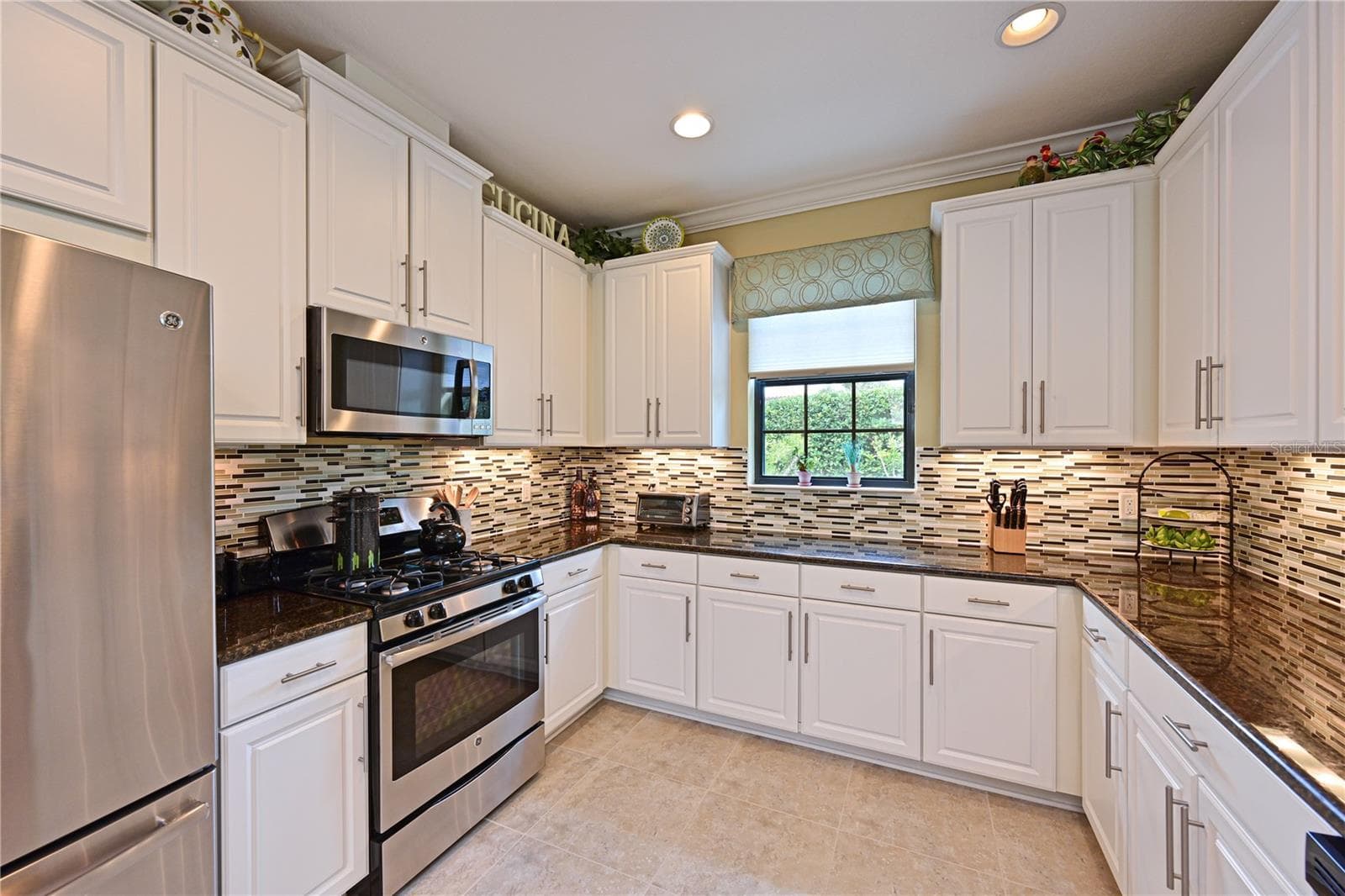 Single Family Residence at 5007 SERATA DR, BRADENTON, photo 11 of 62