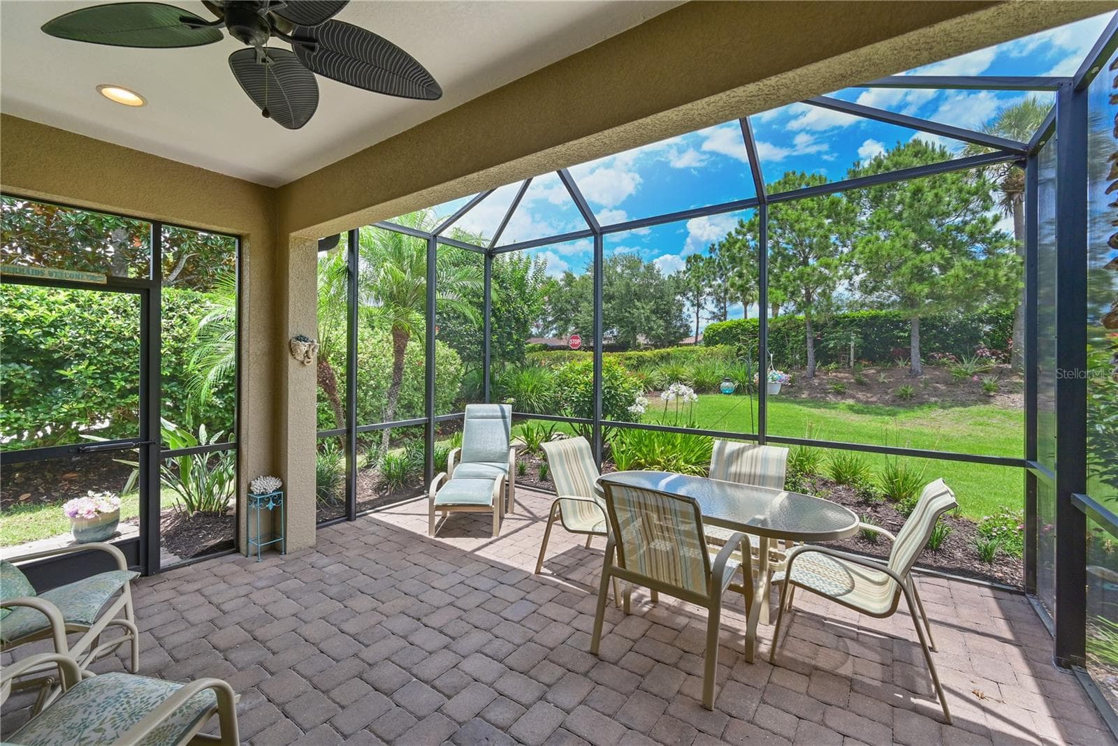 Oversized lot with lush landscaping - 5007 SERATA DR, BRADENTON