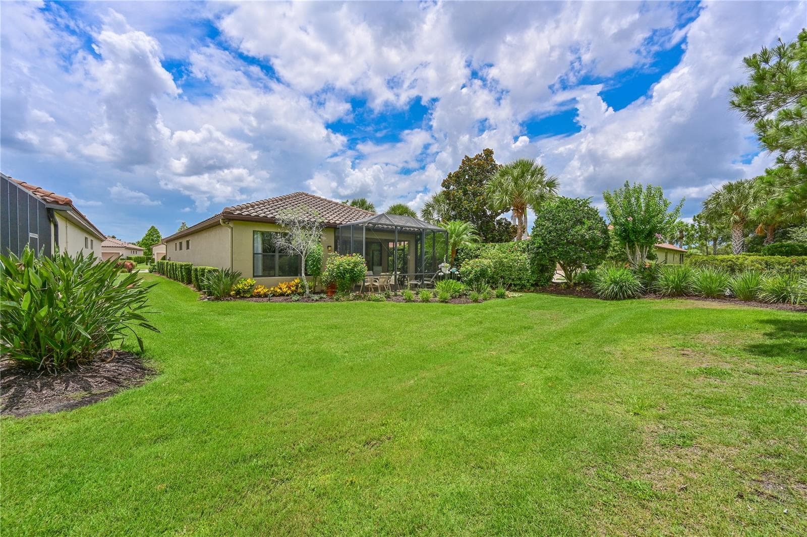 large backyard - 5007 SERATA DR, BRADENTON
